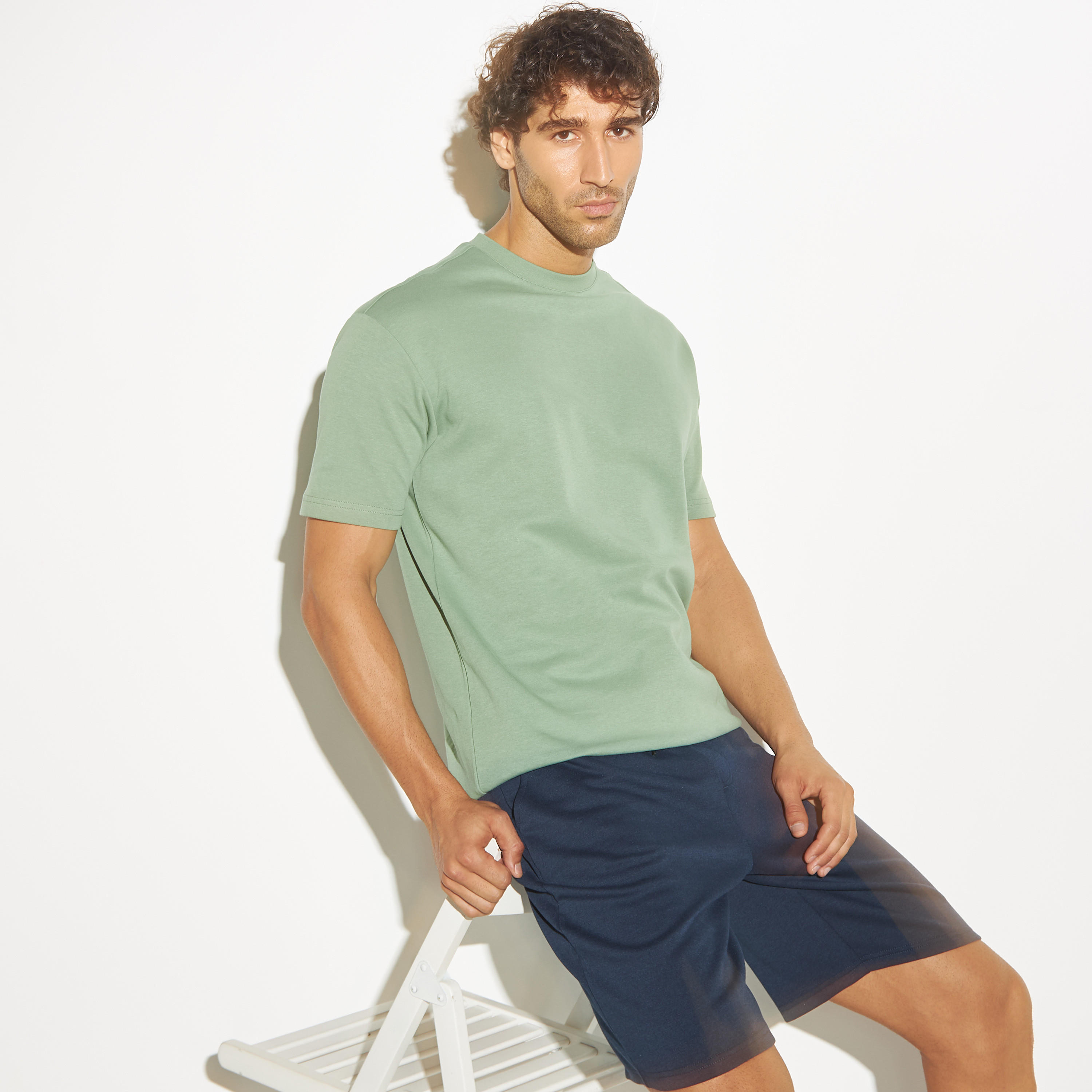 تيشيرت سادة بياقة ضيّقة وأكمام قصيرة-men-clothing-tshirtsandpolos-tshirts-image-4