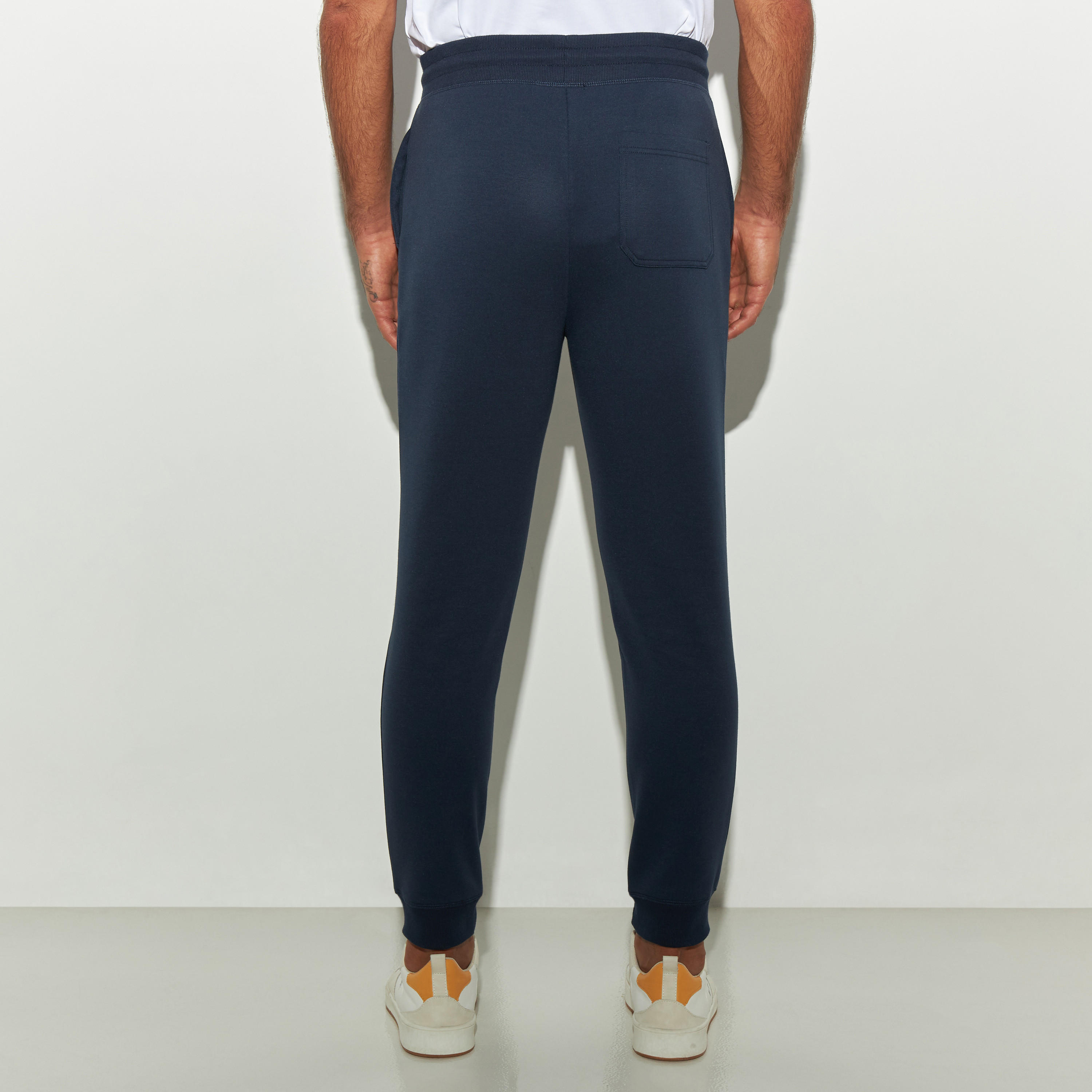 بنطلون رياضي بقصّة مريحة ورباط إغلاق وجيوب-men-clothing-bottoms-joggers-image-1
