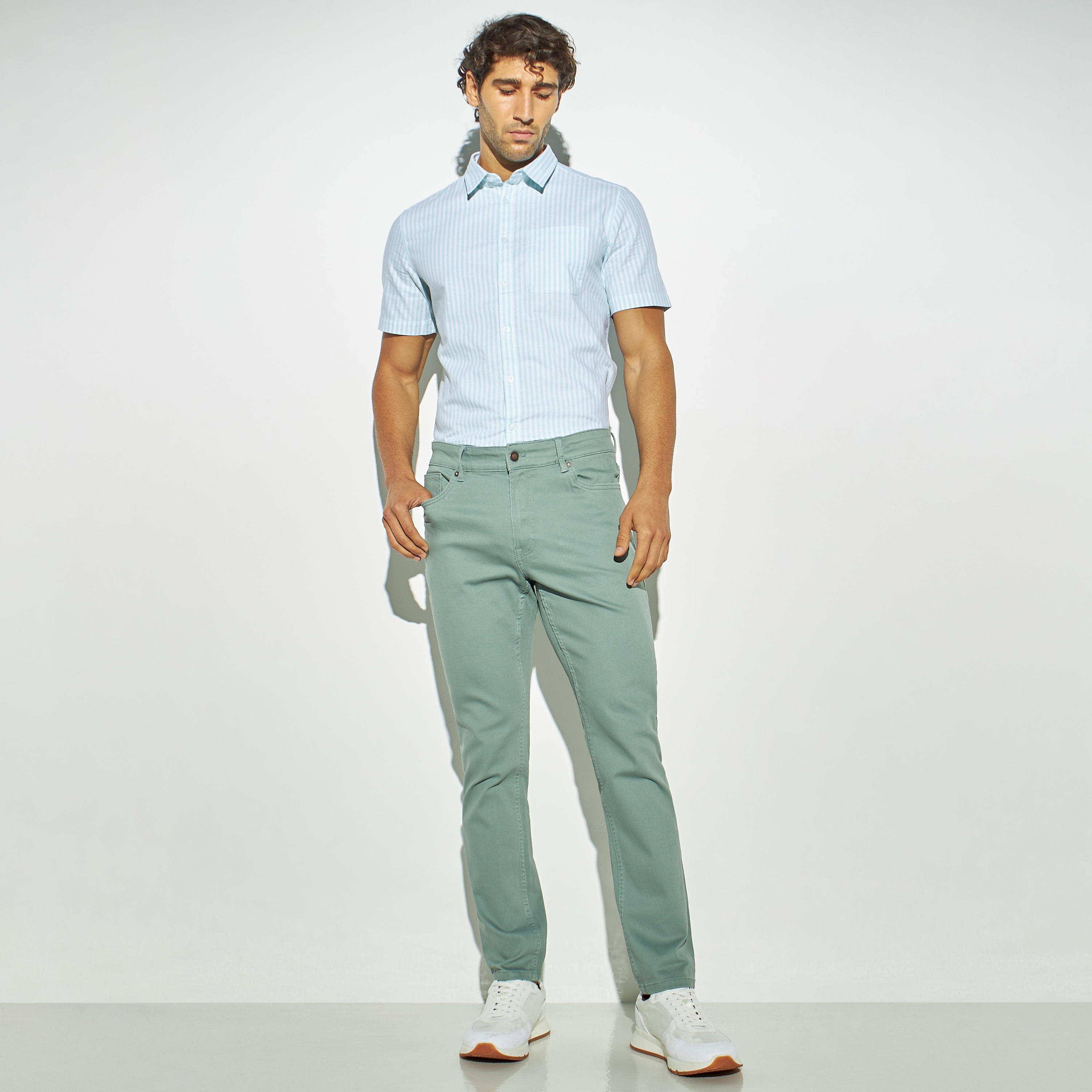 قميص أكسفورد مقلّم بأكمام قصيرة وجيوب-men-clothing-shirts-image-2