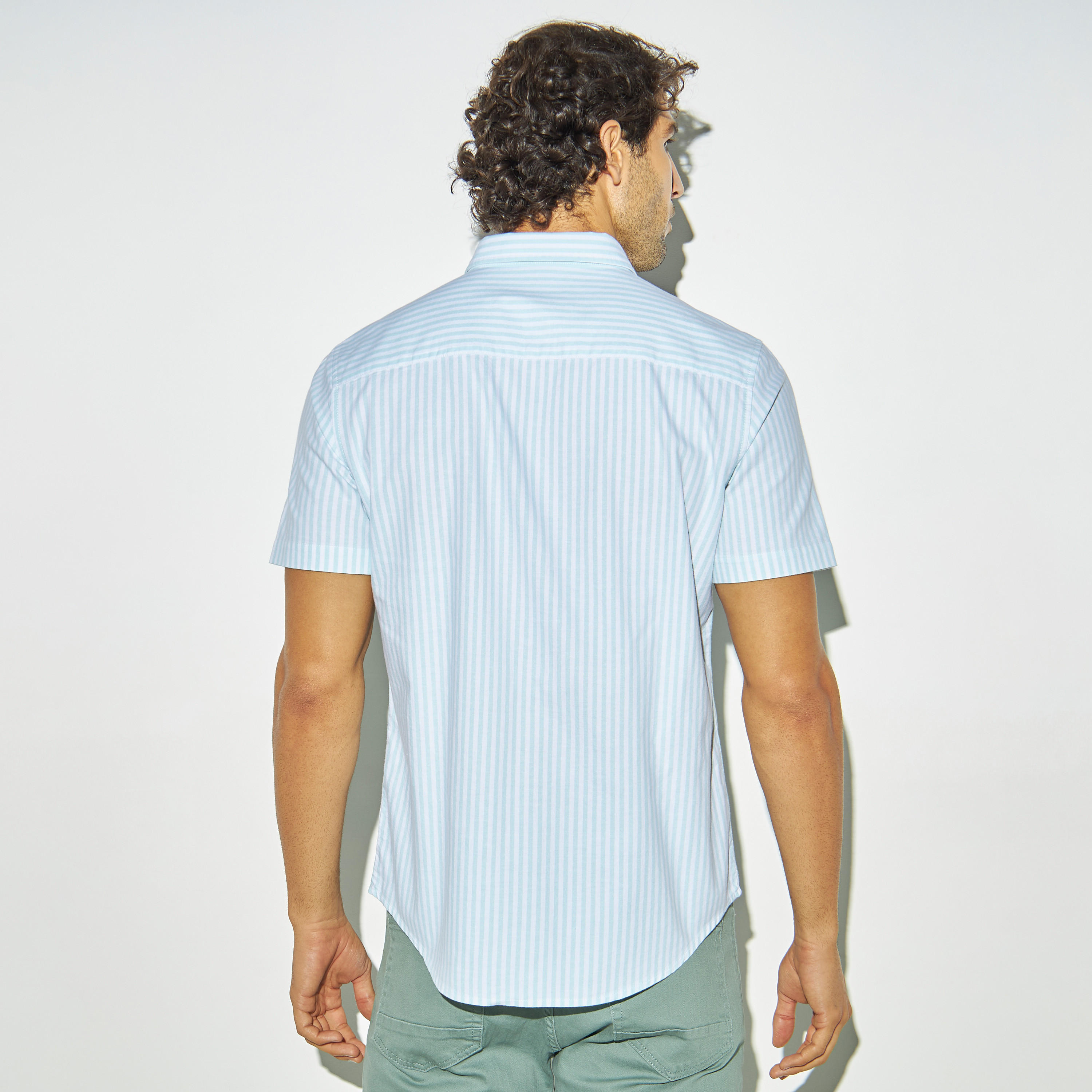 قميص أكسفورد مقلّم بأكمام قصيرة وجيوب-men-clothing-shirts-image-3