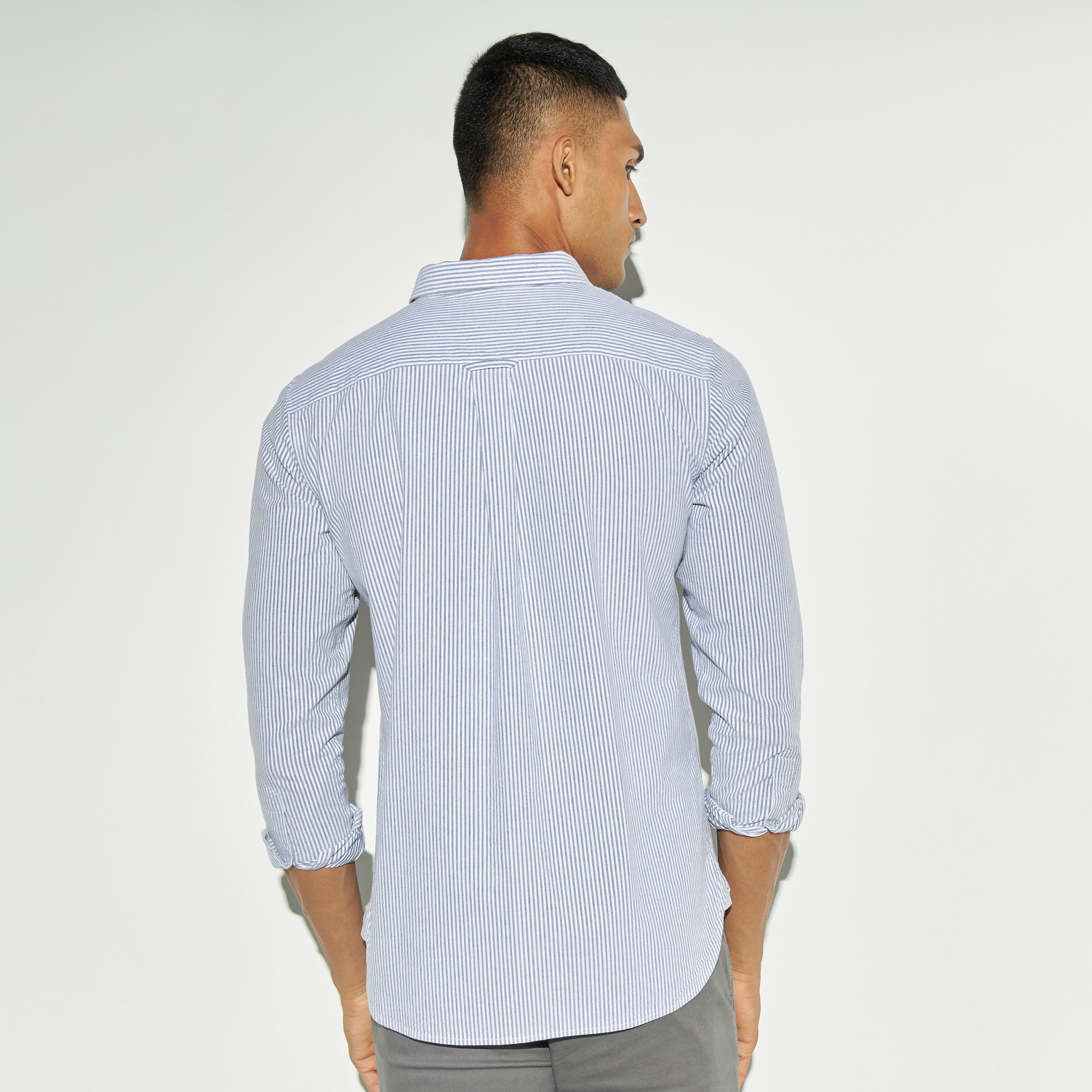 قميص أكسفورد مقلّم بأكمام طويلة وجيوب-men-clothing-shirts-image-3