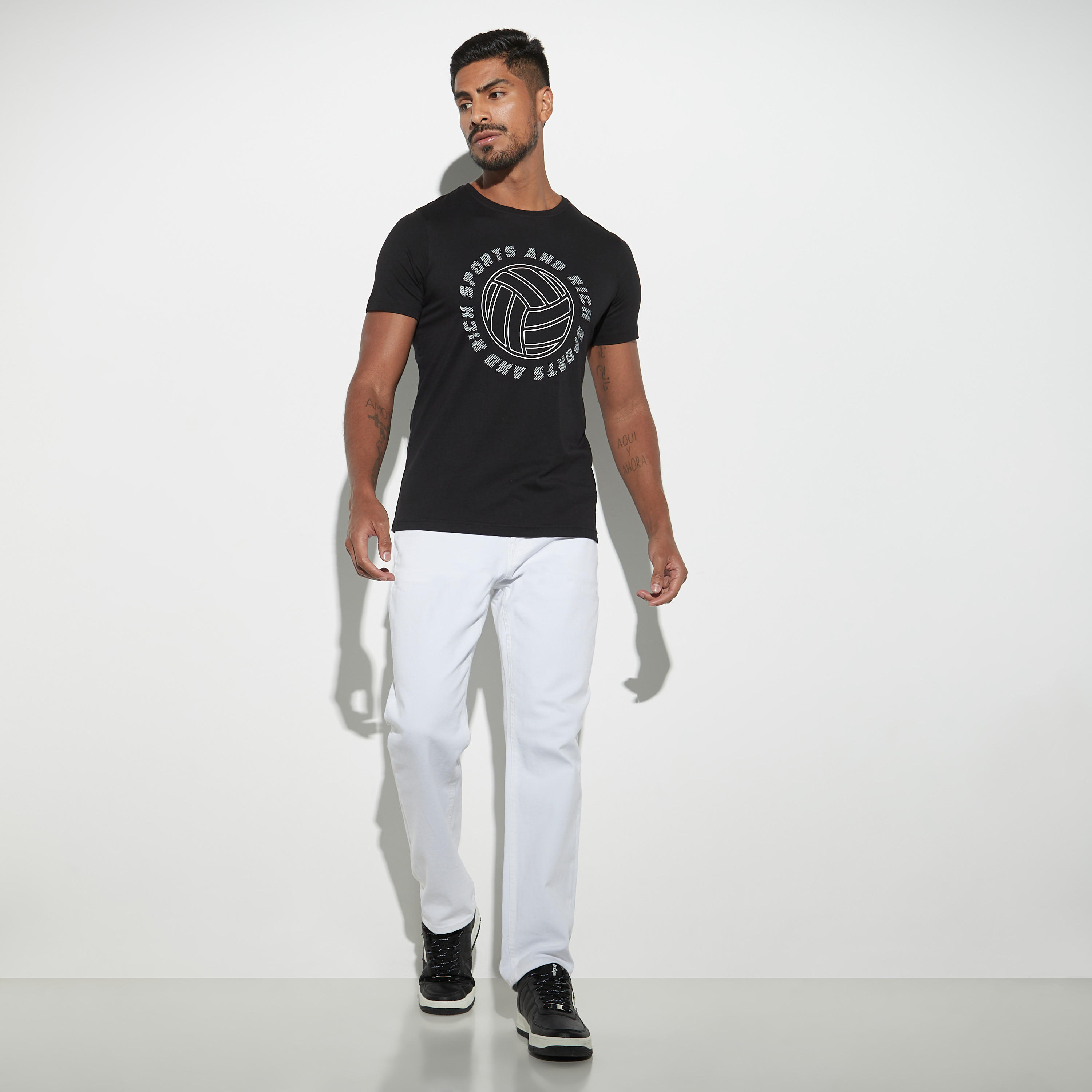 تيشيرت بياقة ضيقة وأكمام قصيرة وطبعات-men-clothing-tshirtsandpolos-tshirts-image-2