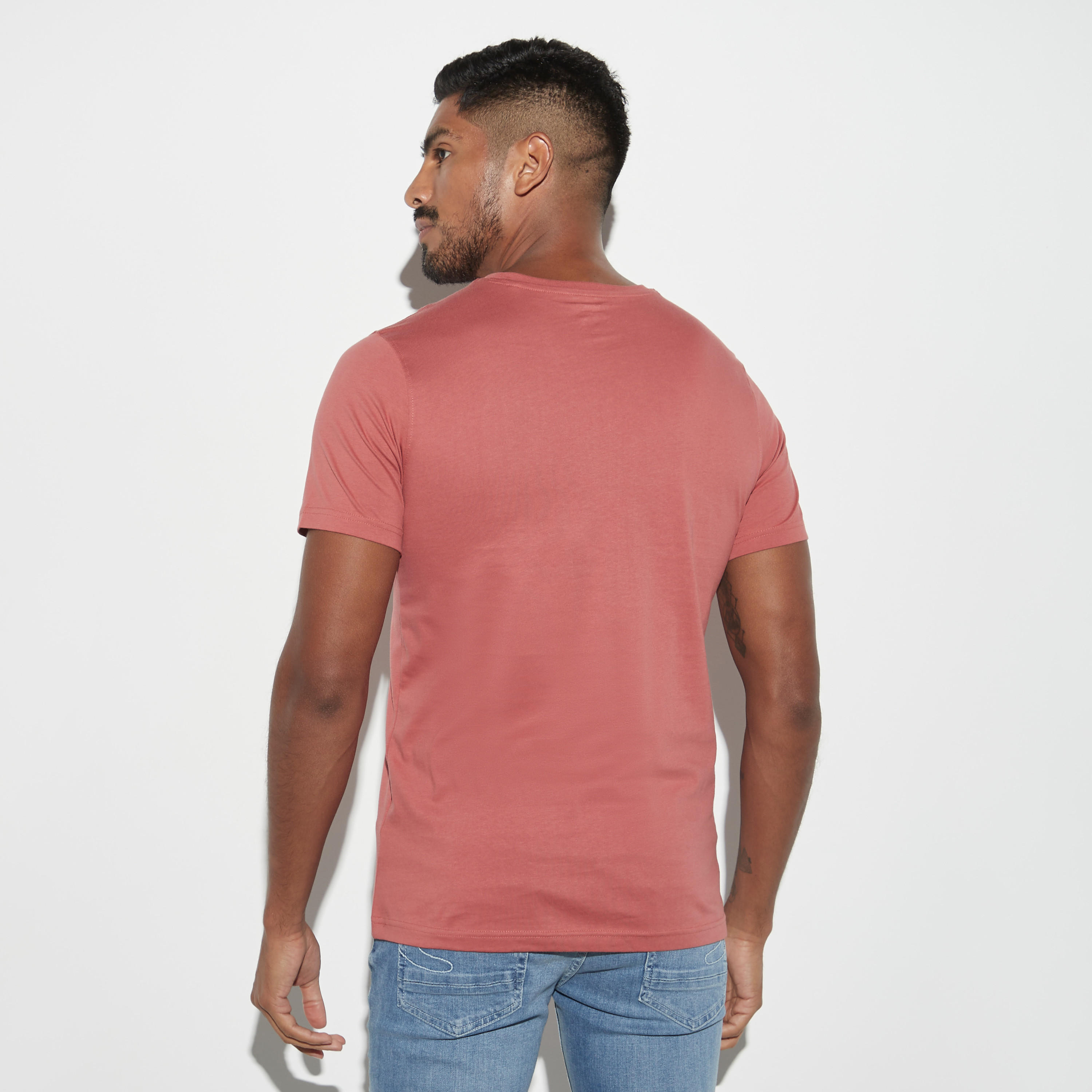 تيشيرت بياقة ضيّقة وأكمام قصيرة وطبعات-men-clothing-tshirtsandpolos-tshirts-image-3