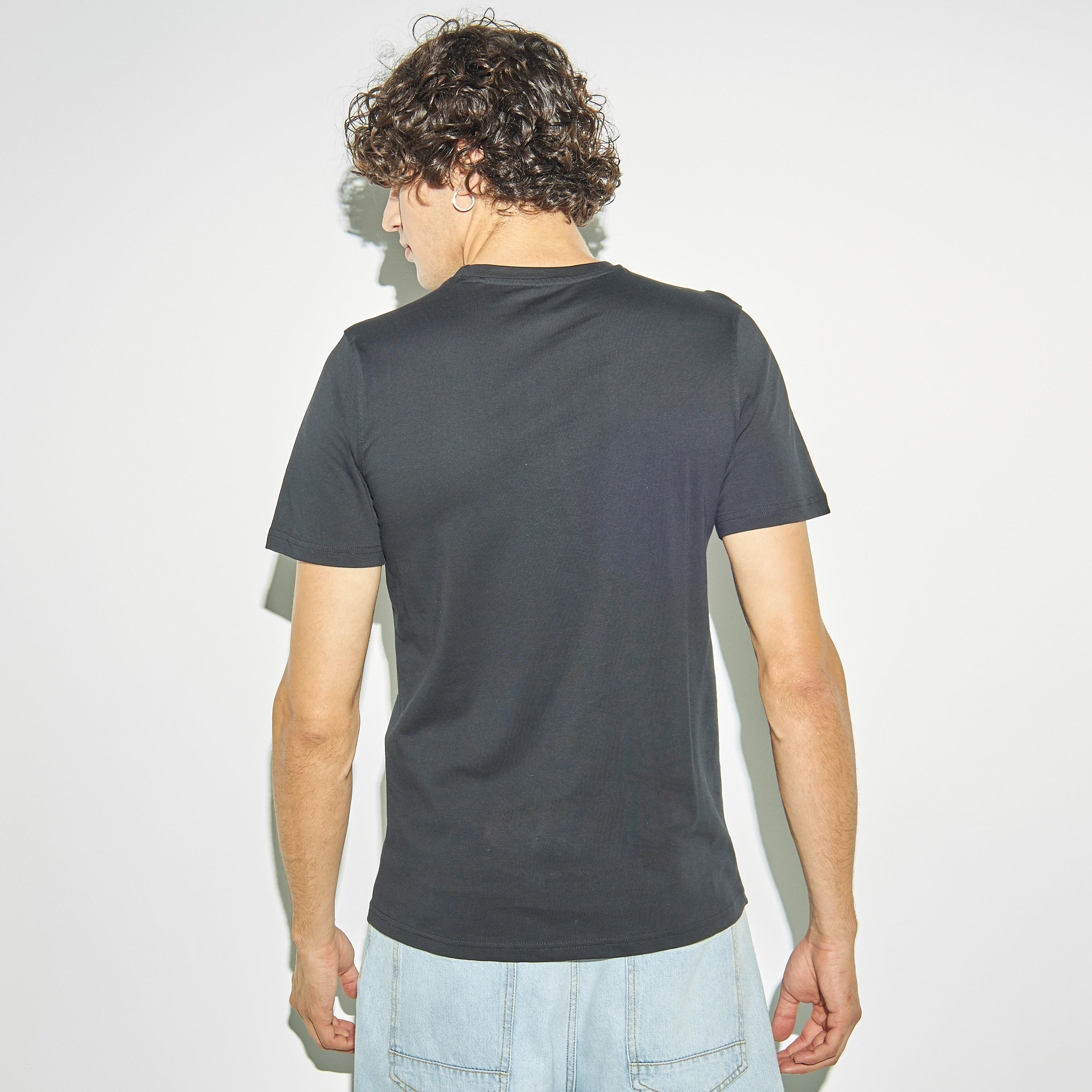 تيشيرت بياقة ضيّقة وأكمام قصيرة وطبعات-men-clothing-tshirtsandpolos-tshirts-image-3
