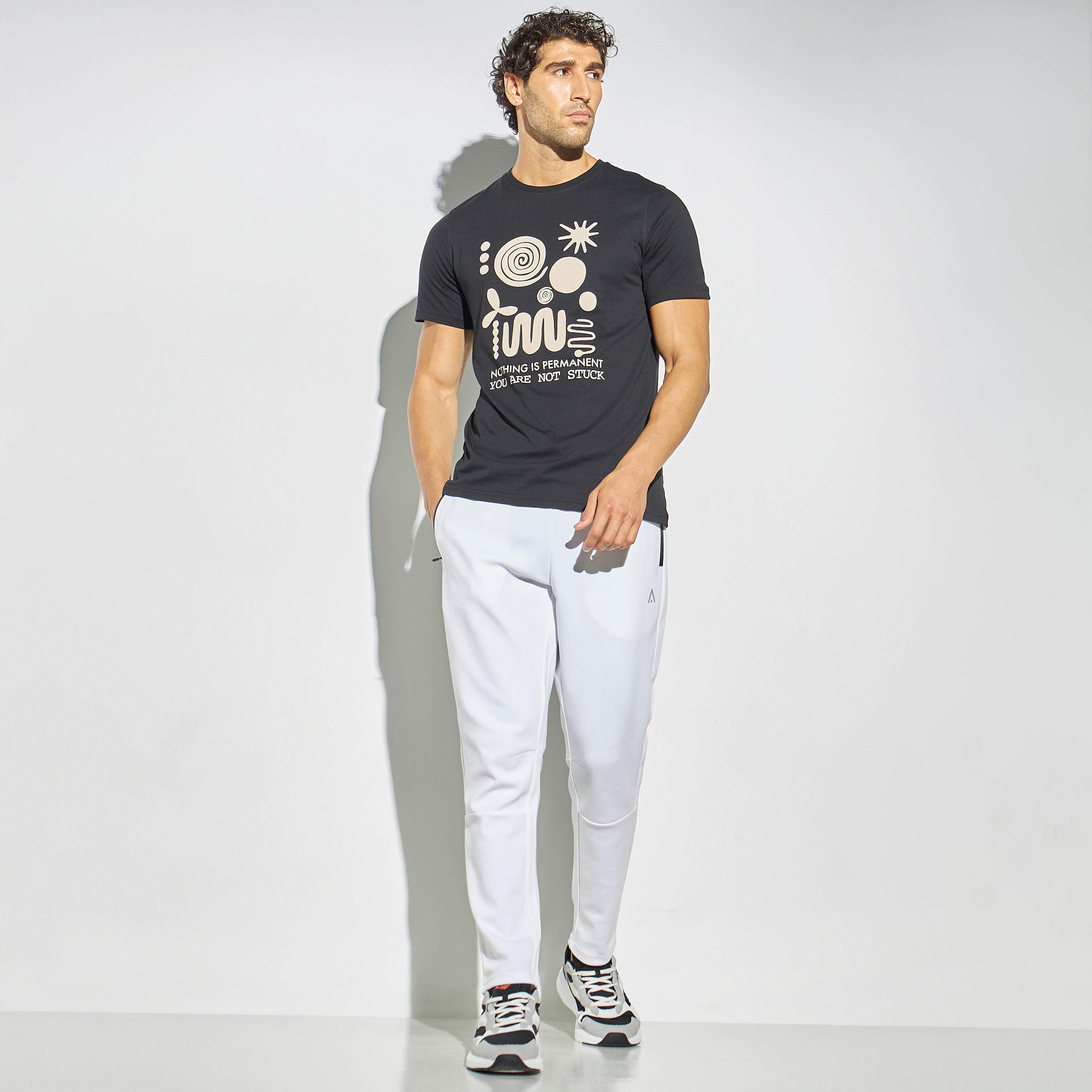 تيشيرت بياقة ضيقة وأكمام قصيرة وطبعات-men-clothing-tshirtsandpolos-tshirts-image-2