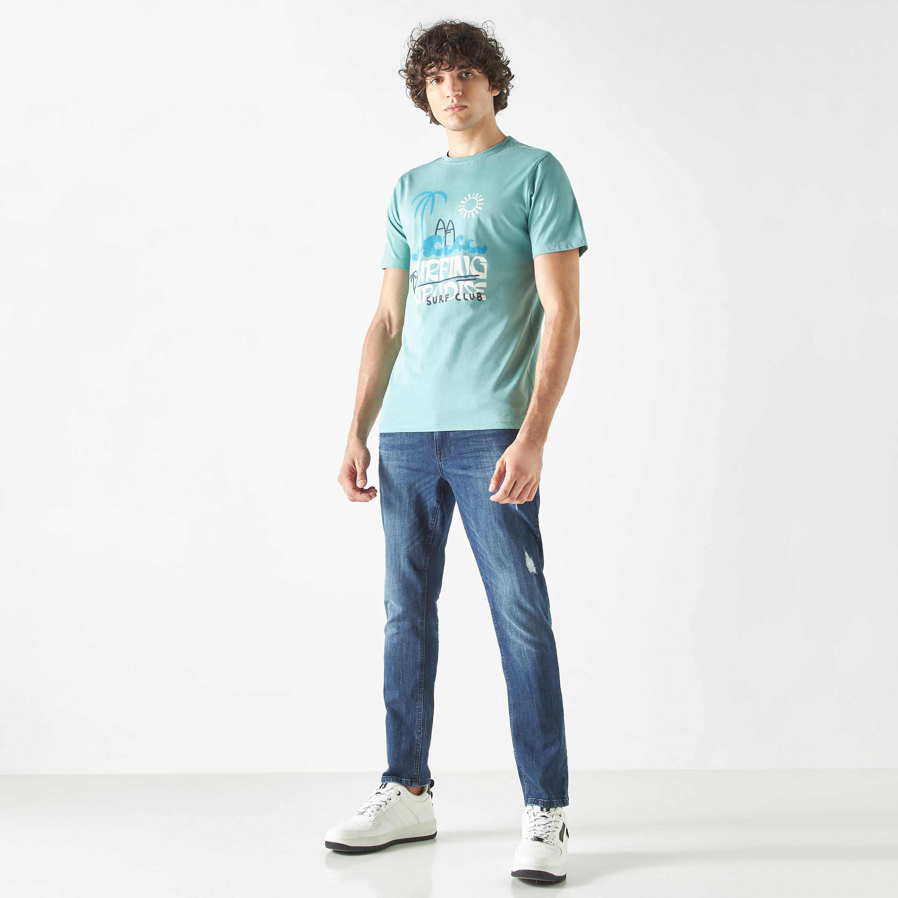 تيشيرت بياقة ضيّقة وأكمام قصيرة وطبعات-men-clothing-tshirtsandpolos-tshirts-image-2