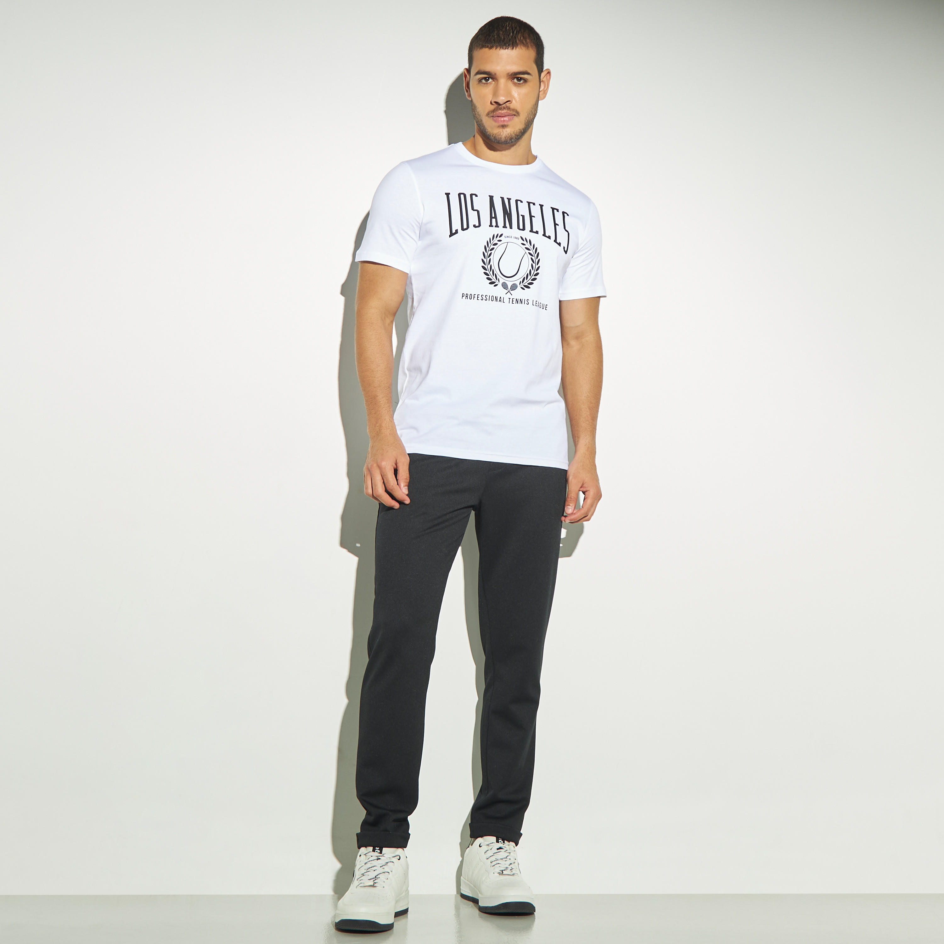 تيشيرت بياقة ضيّقة وأكمام قصيرة وطبعات-men-clothing-tshirtsandpolos-tshirts-image-2