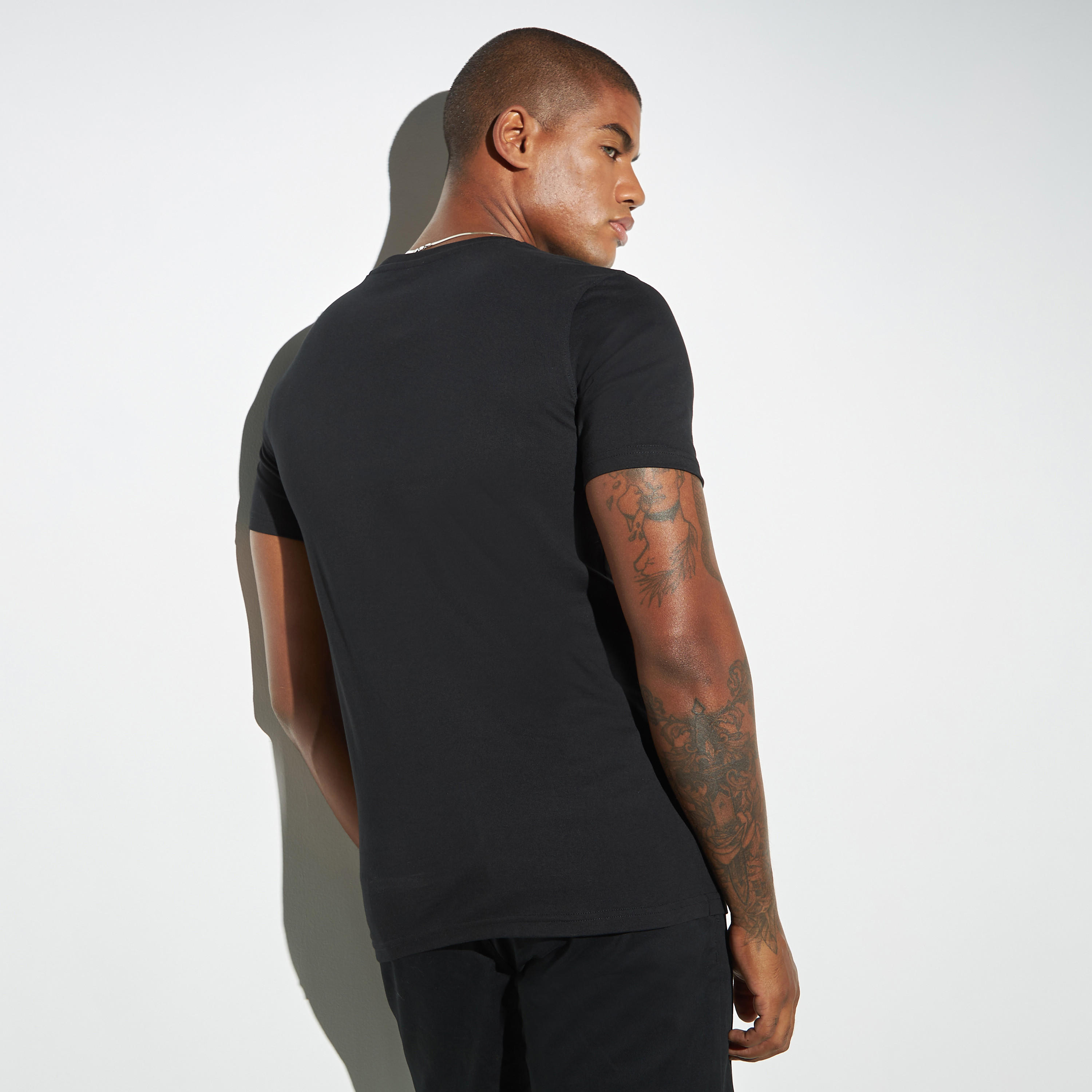 تيشيرت بياقة ضيقة وطبعات وأكمام قصيرة-men-clothing-tshirtsandpolos-tshirts-image-3
