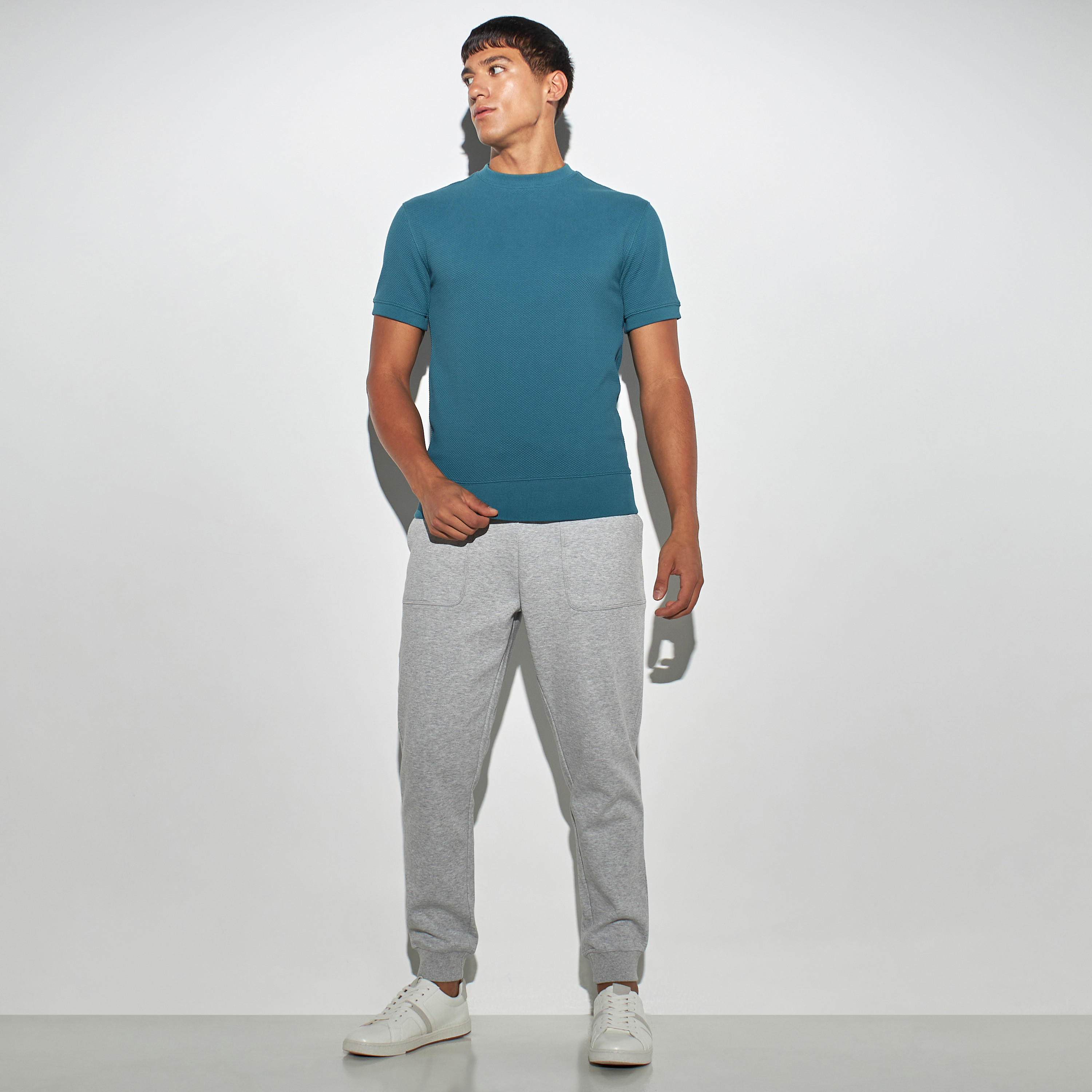 تيشيرت بارز الملمس بياقة ضيقة وأكمام قصيرة-men-clothing-tshirtsandpolos-tshirts-image-3