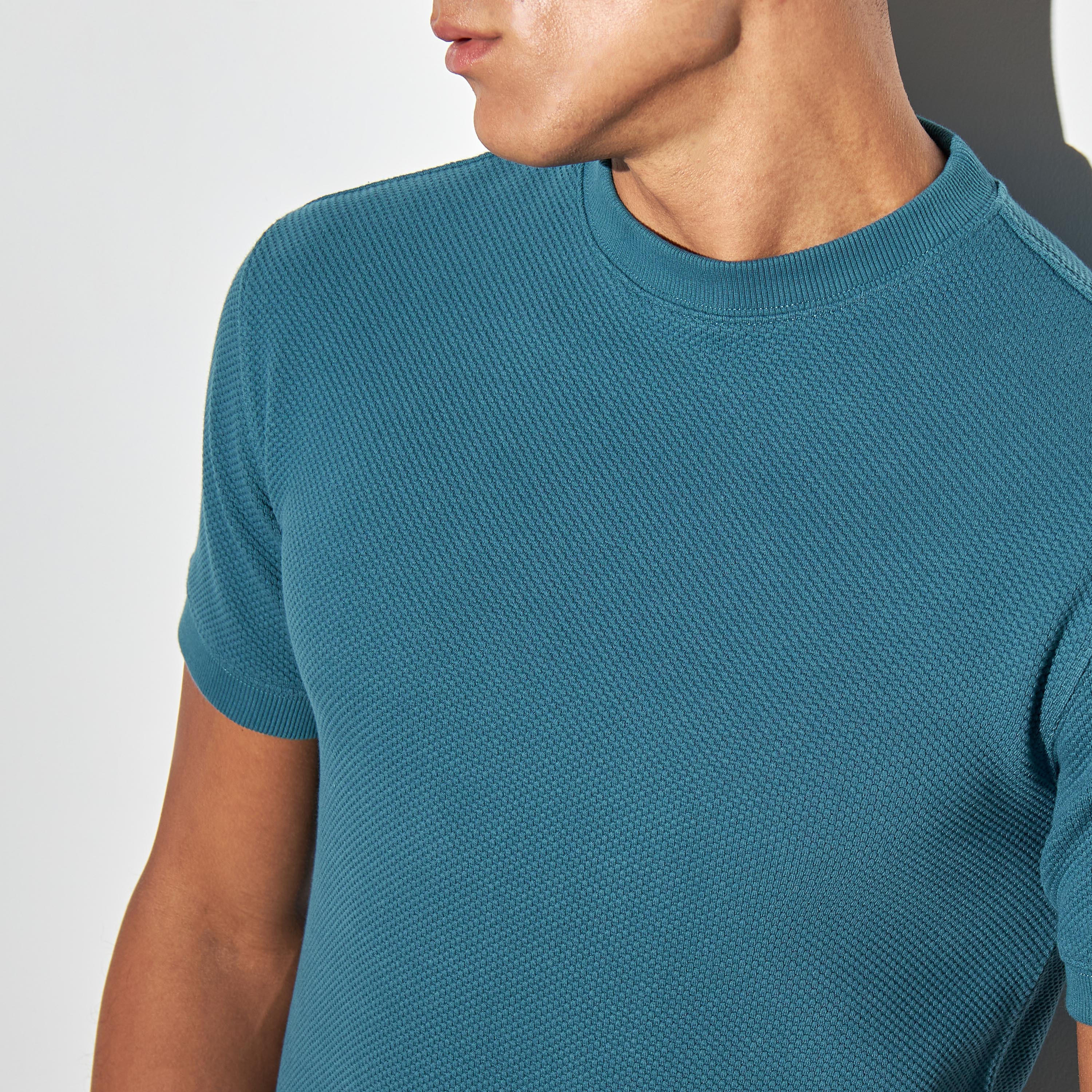 تيشيرت بارز الملمس بياقة ضيقة وأكمام قصيرة-men-clothing-tshirtsandpolos-tshirts-image-1