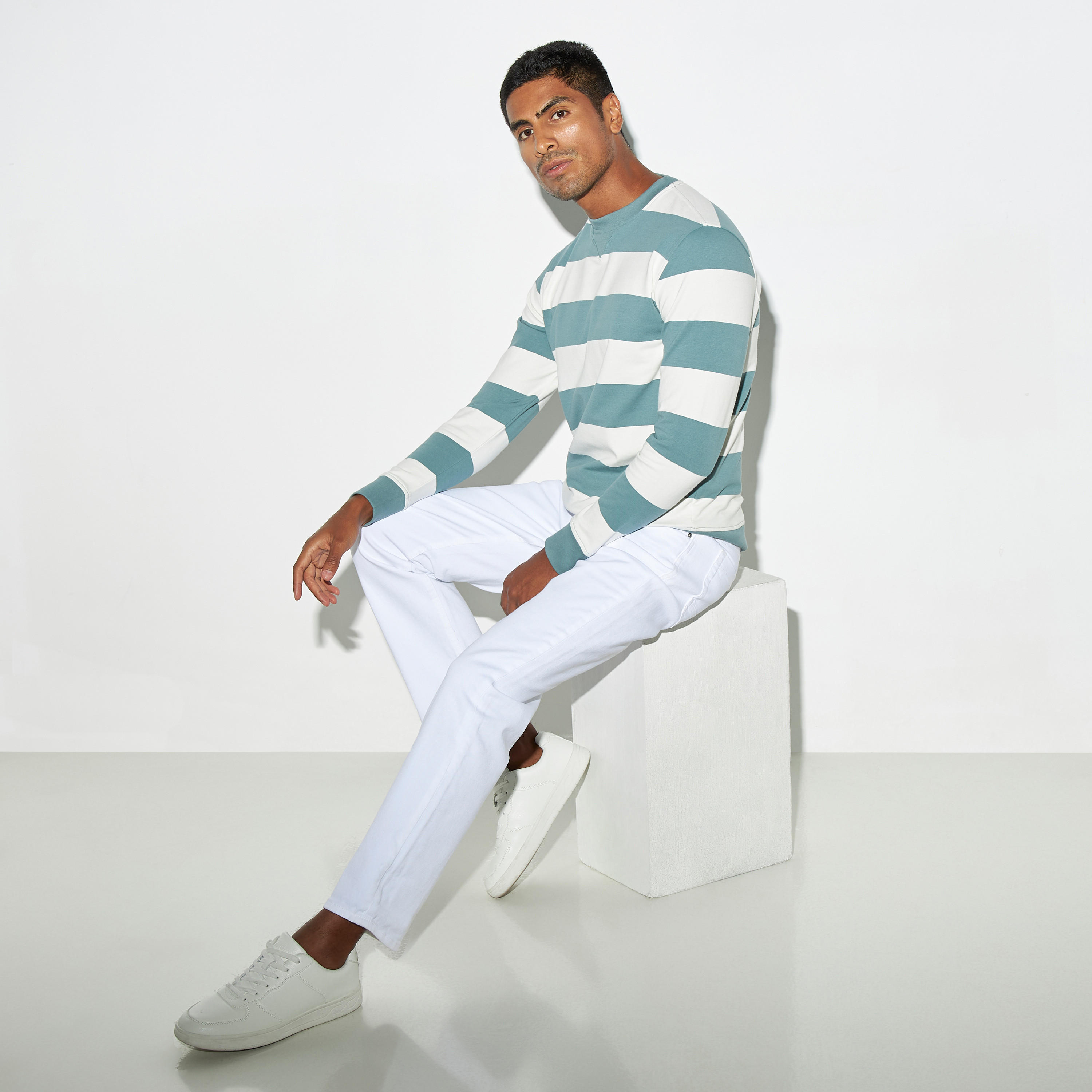 سويت شيرت مخطّط بياقة ضيقة بأكمام طويلة-men-winterwear-hoodiesandsweatshirts-image-3