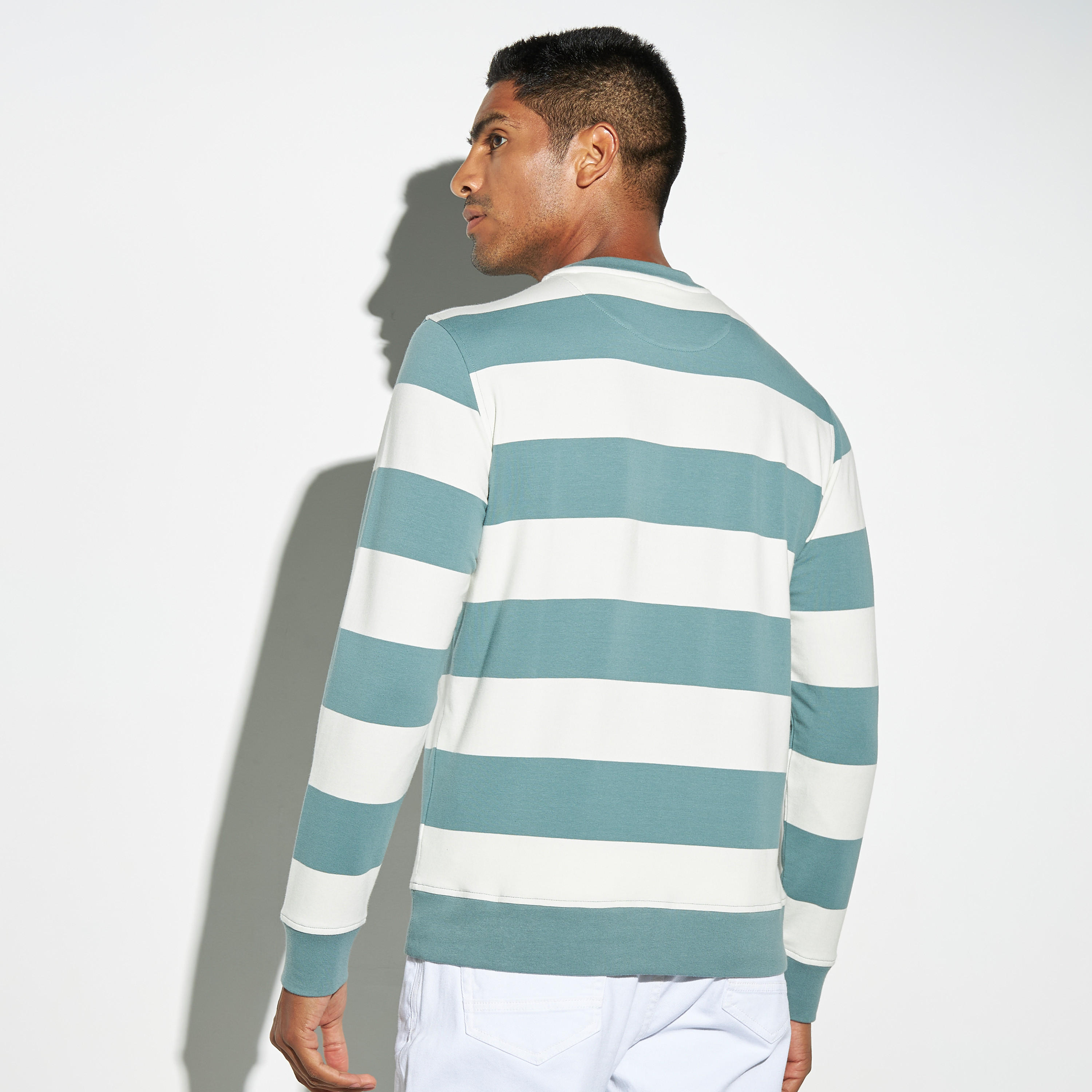 سويت شيرت مخطّط بياقة ضيقة بأكمام طويلة-men-winterwear-hoodiesandsweatshirts-image-2