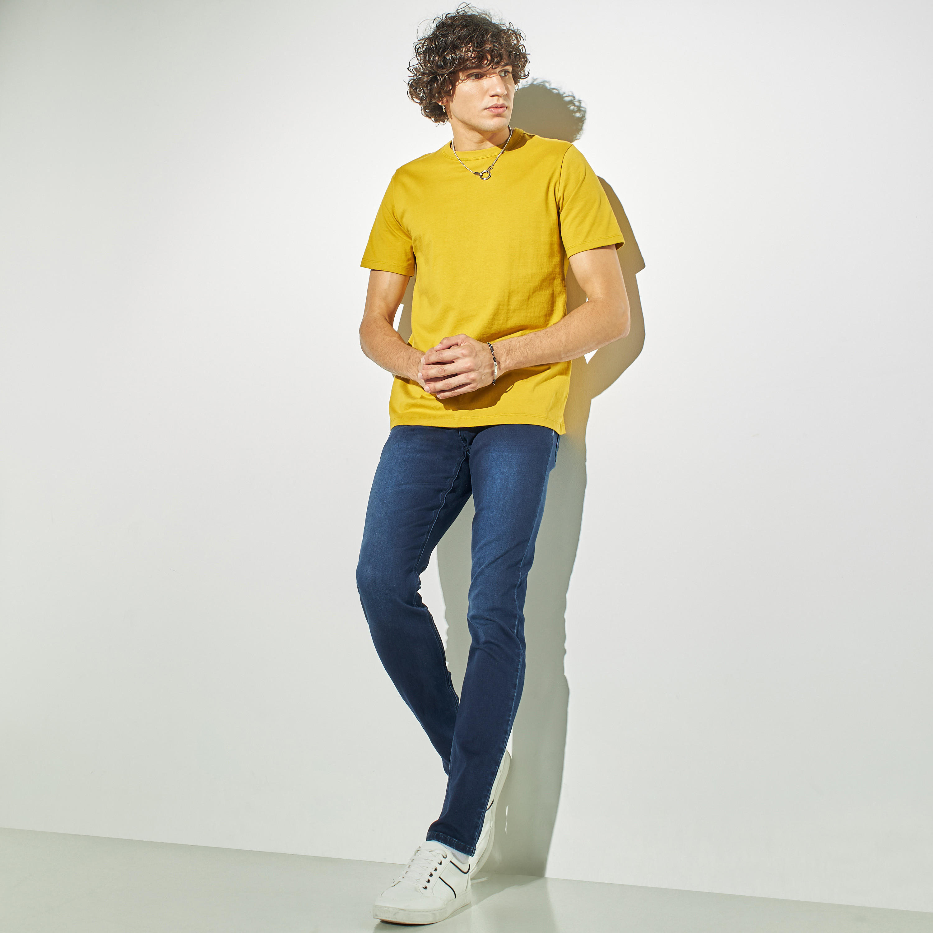 تيشيرت سادة بياقة ضيّقة وأكمام قصيرة-men-clothing-tshirtsandpolos-tshirts-image-3