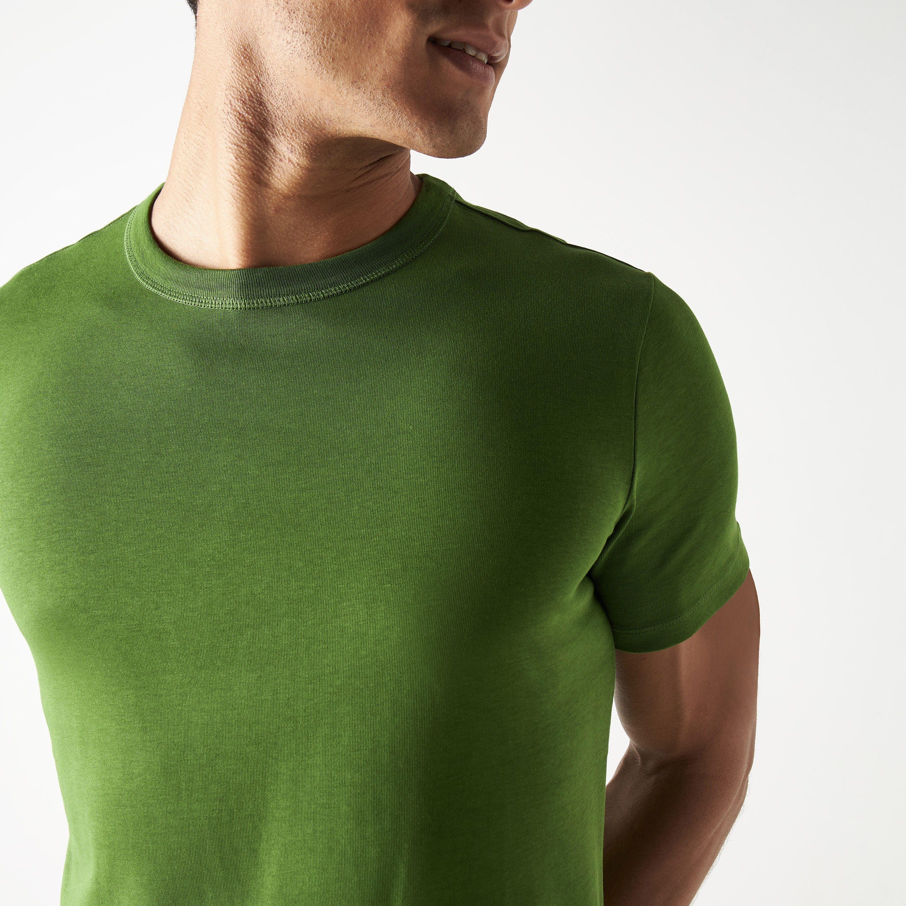 تيشيرت سادة بياقة ضيّقة وأكمام قصيرة-men-clothing-tshirtsandpolos-tshirts-image-4