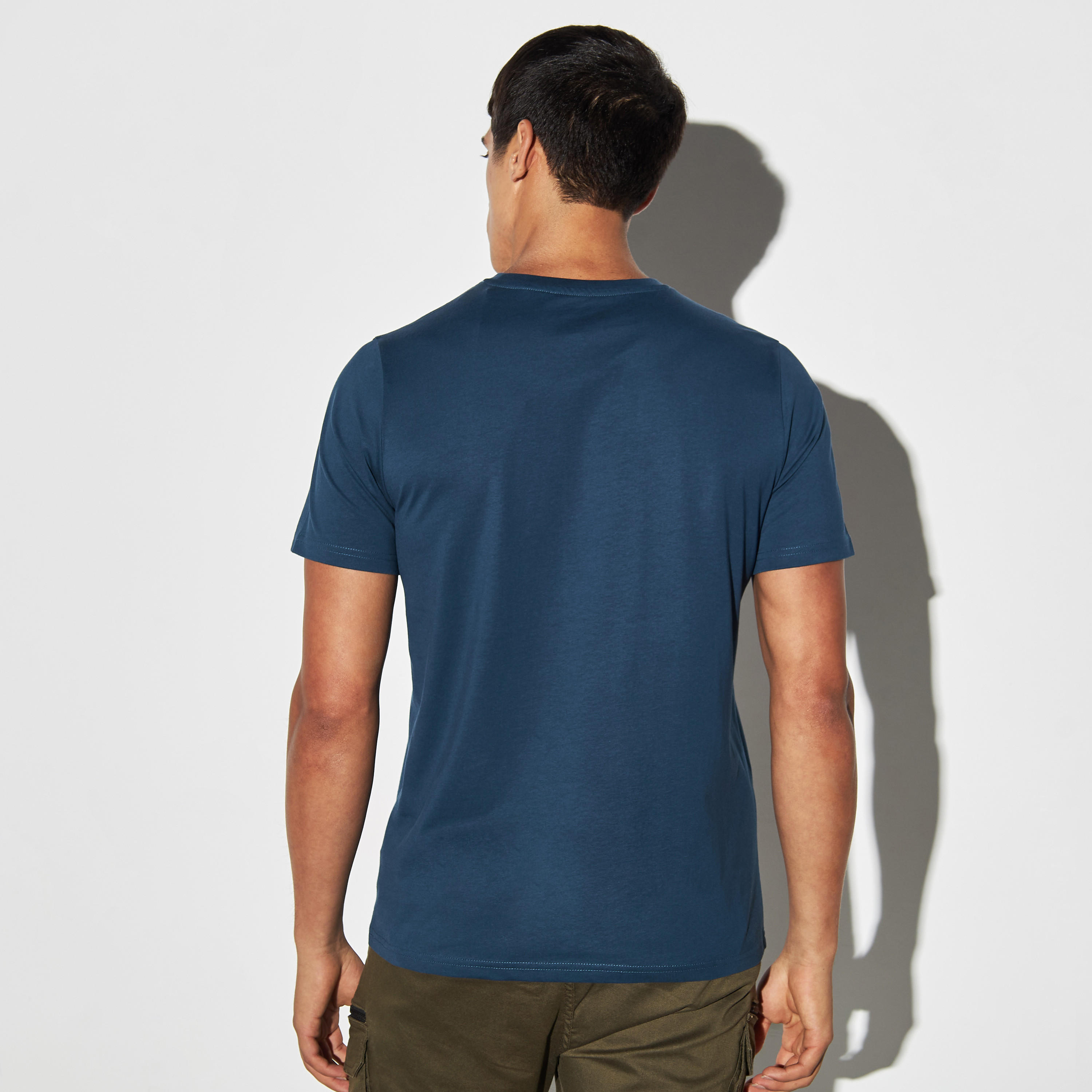 تيشيرت بياقة ضيّقة وأكمام قصيرة-men-clothing-tshirtsandpolos-tshirts-image-3