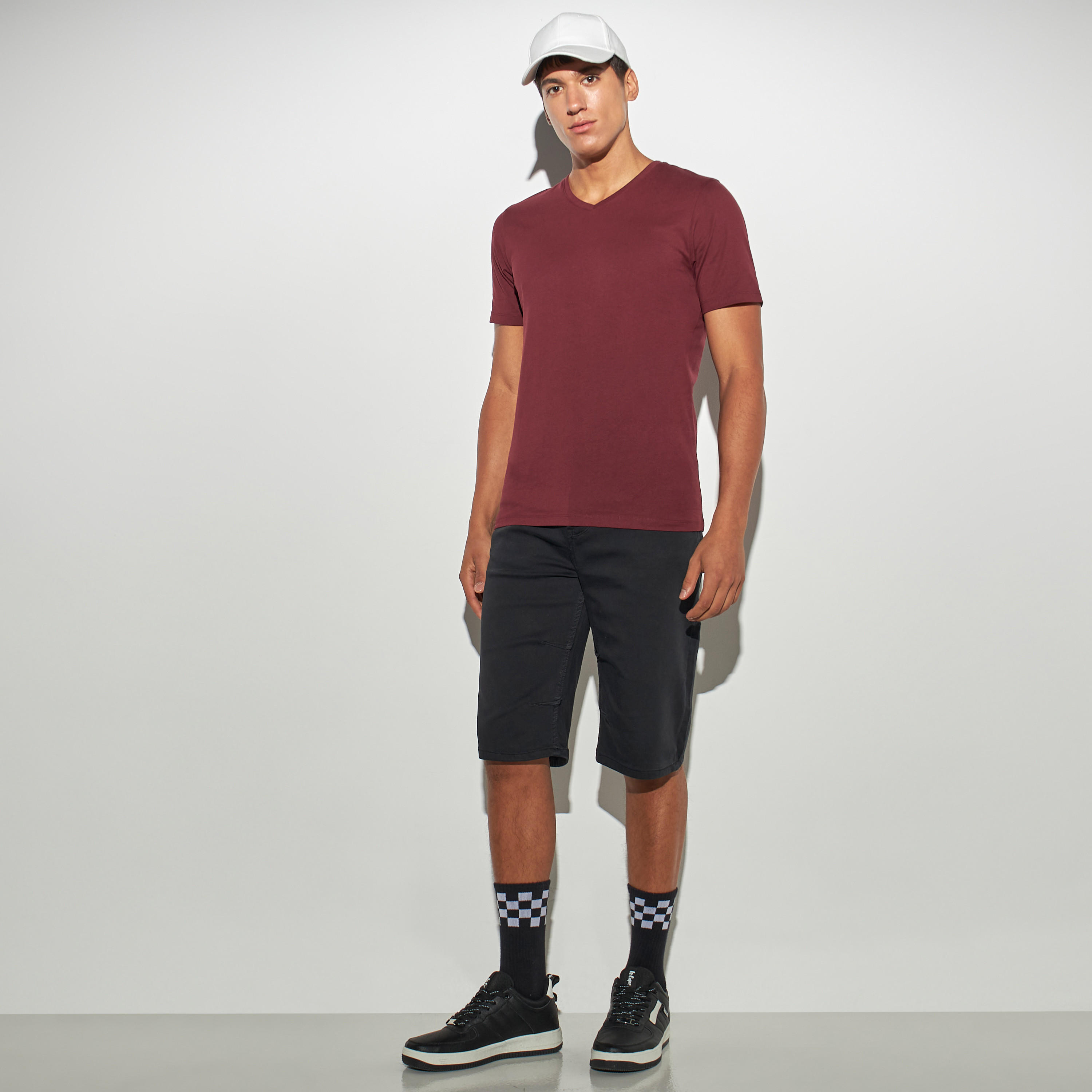 تيشيرت سادة بياقة V وأكمام قصيرة-men-clothing-tshirtsandpolos-tshirts-image-2