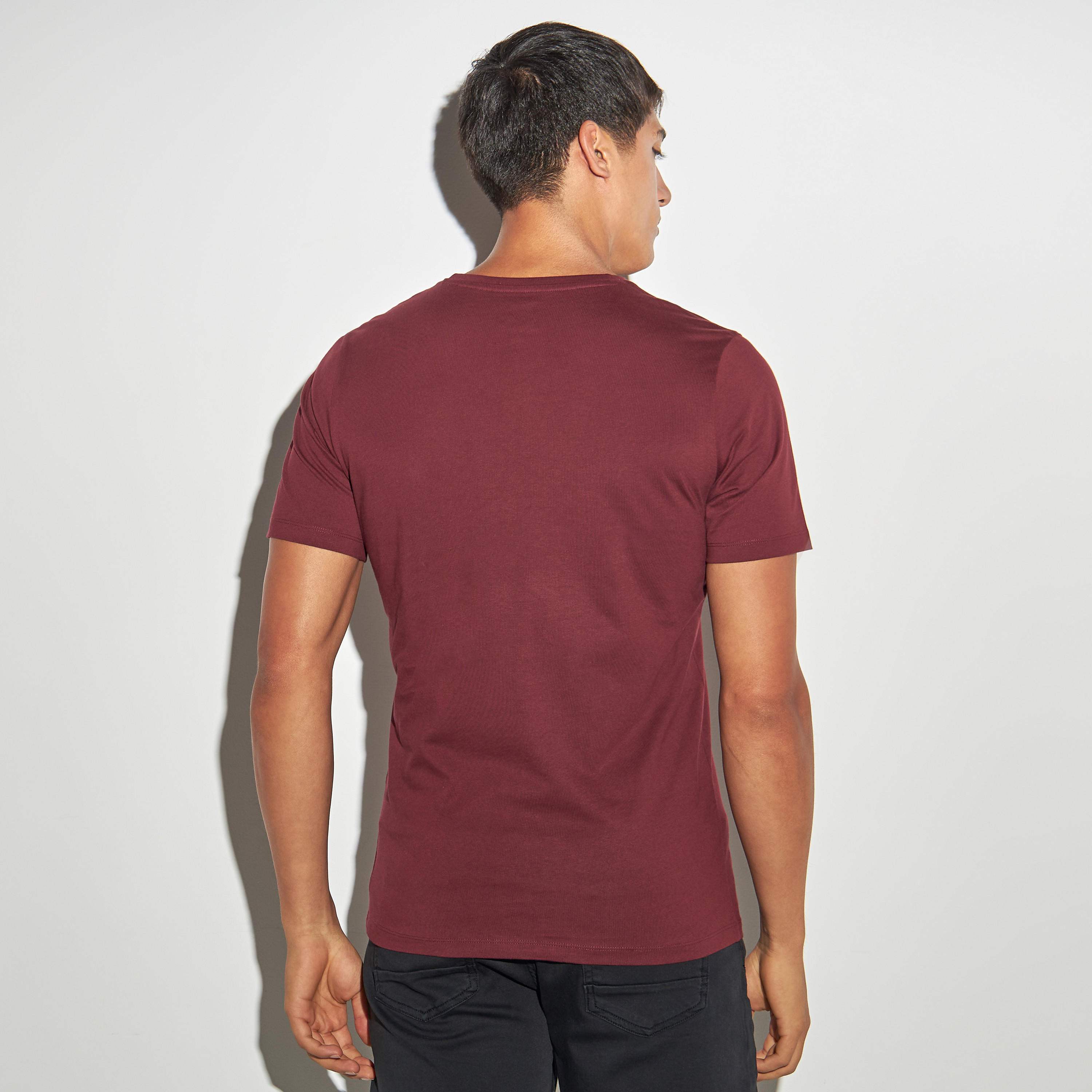 تيشيرت سادة بياقة V وأكمام قصيرة-men-clothing-tshirtsandpolos-tshirts-image-3
