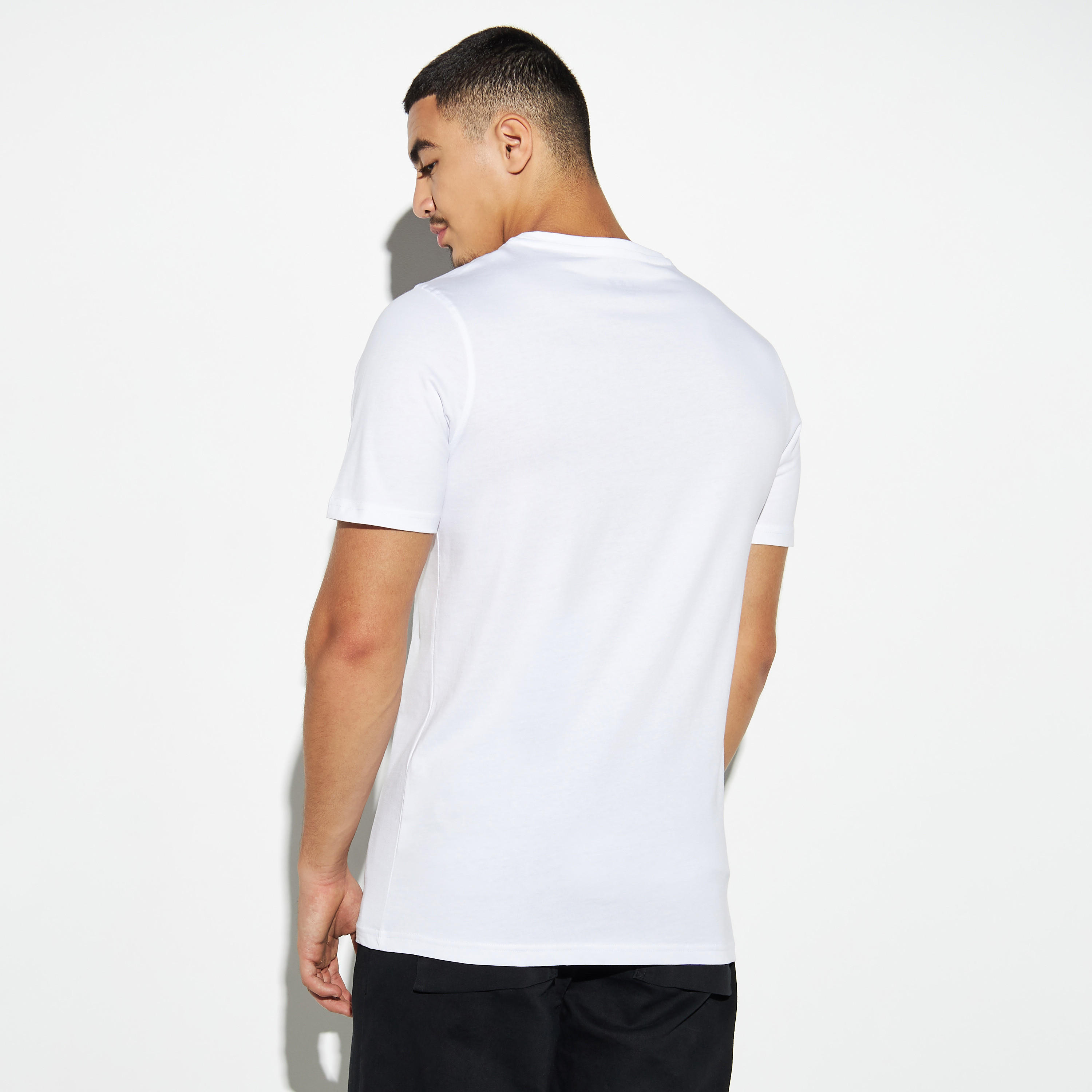 تيشيرت بياقة ضيقة وأكمام قصيرة وطبعات-men-clothing-tshirtsandpolos-tshirts-image-3