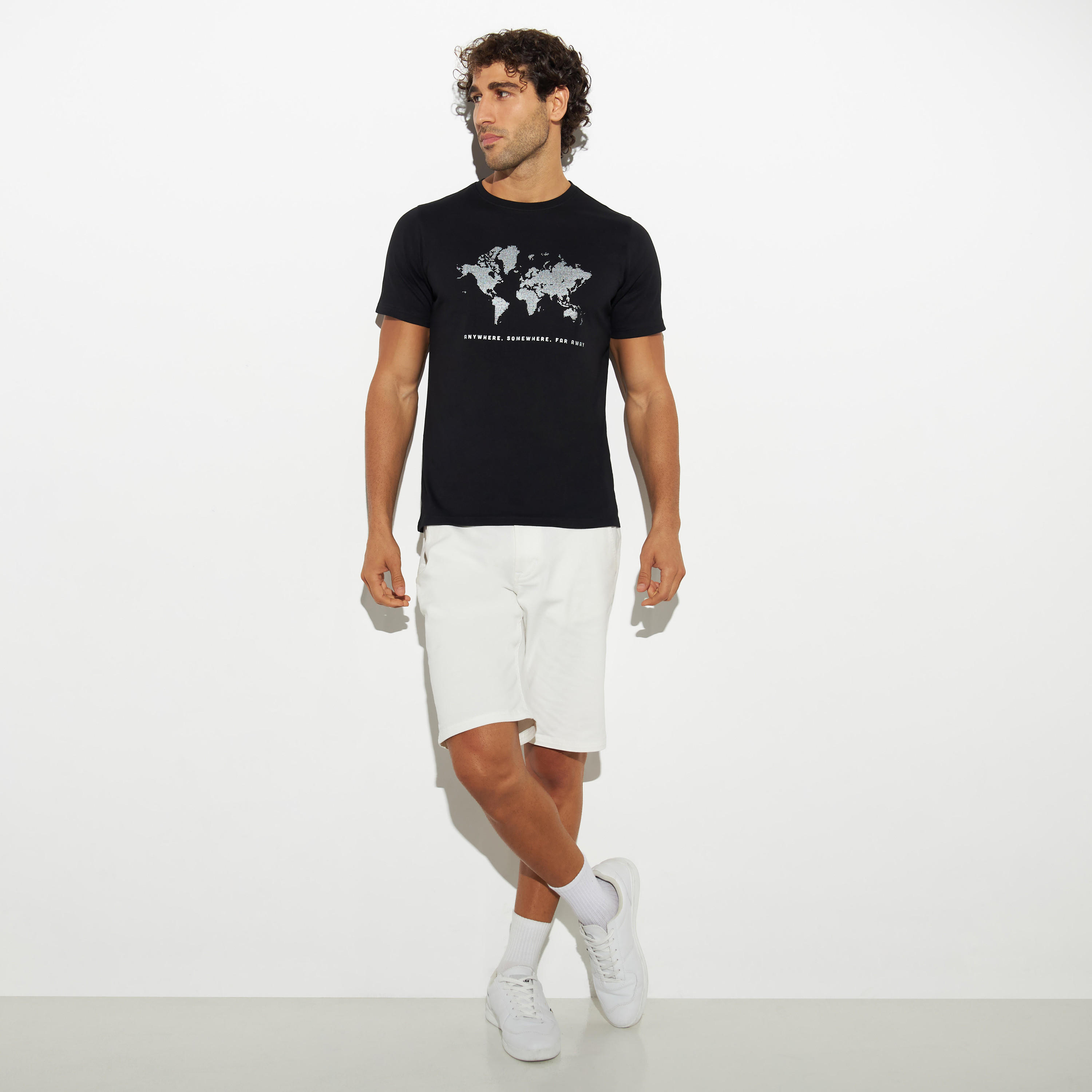 تيشيرت بياقة ضيقة وأكمام قصيرة وطبعات-men-clothing-tshirtsandpolos-tshirts-image-3