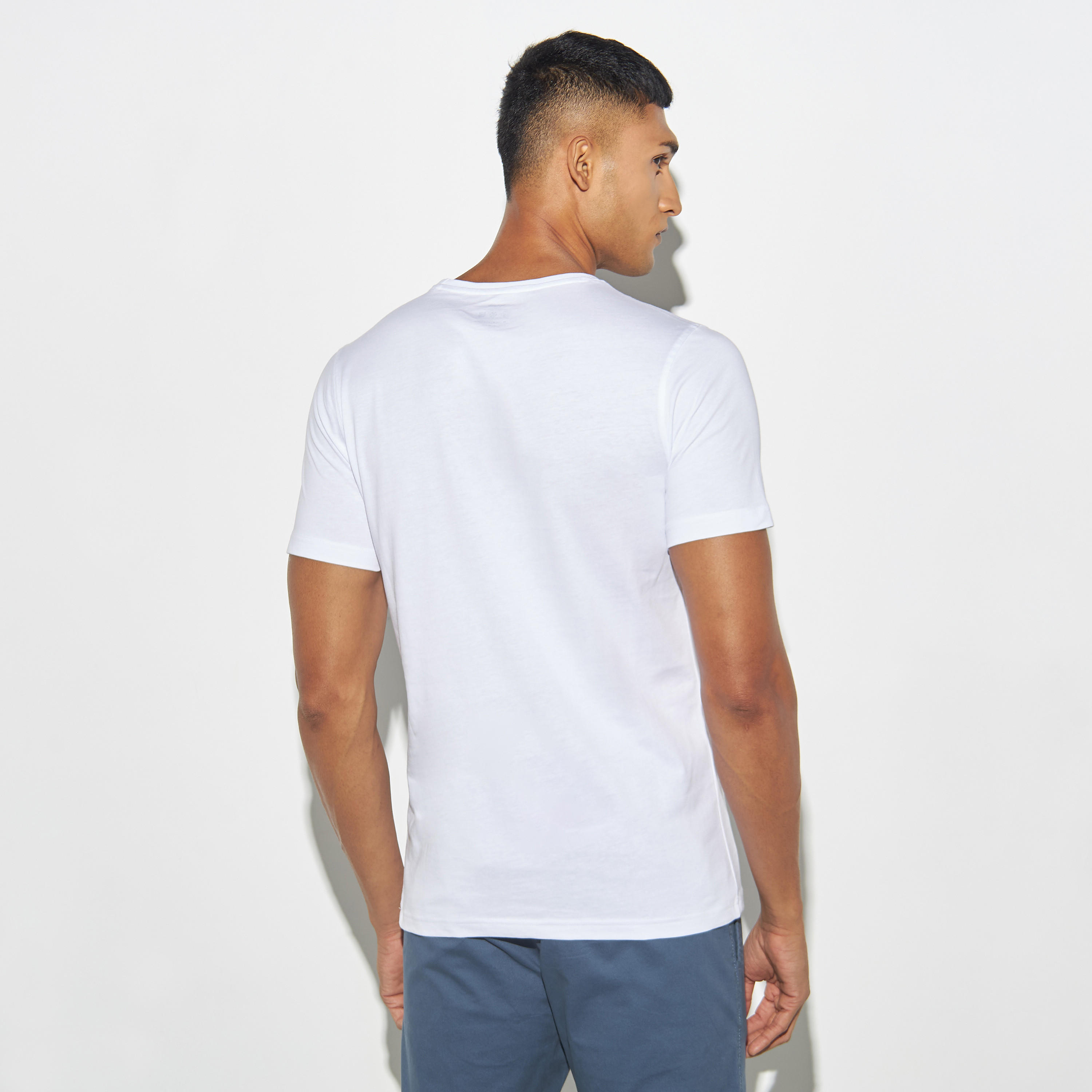تيشيرت بياقة ضيقة وأكمام قصيرة وطبعات-men-clothing-tshirtsandpolos-tshirts-image-3