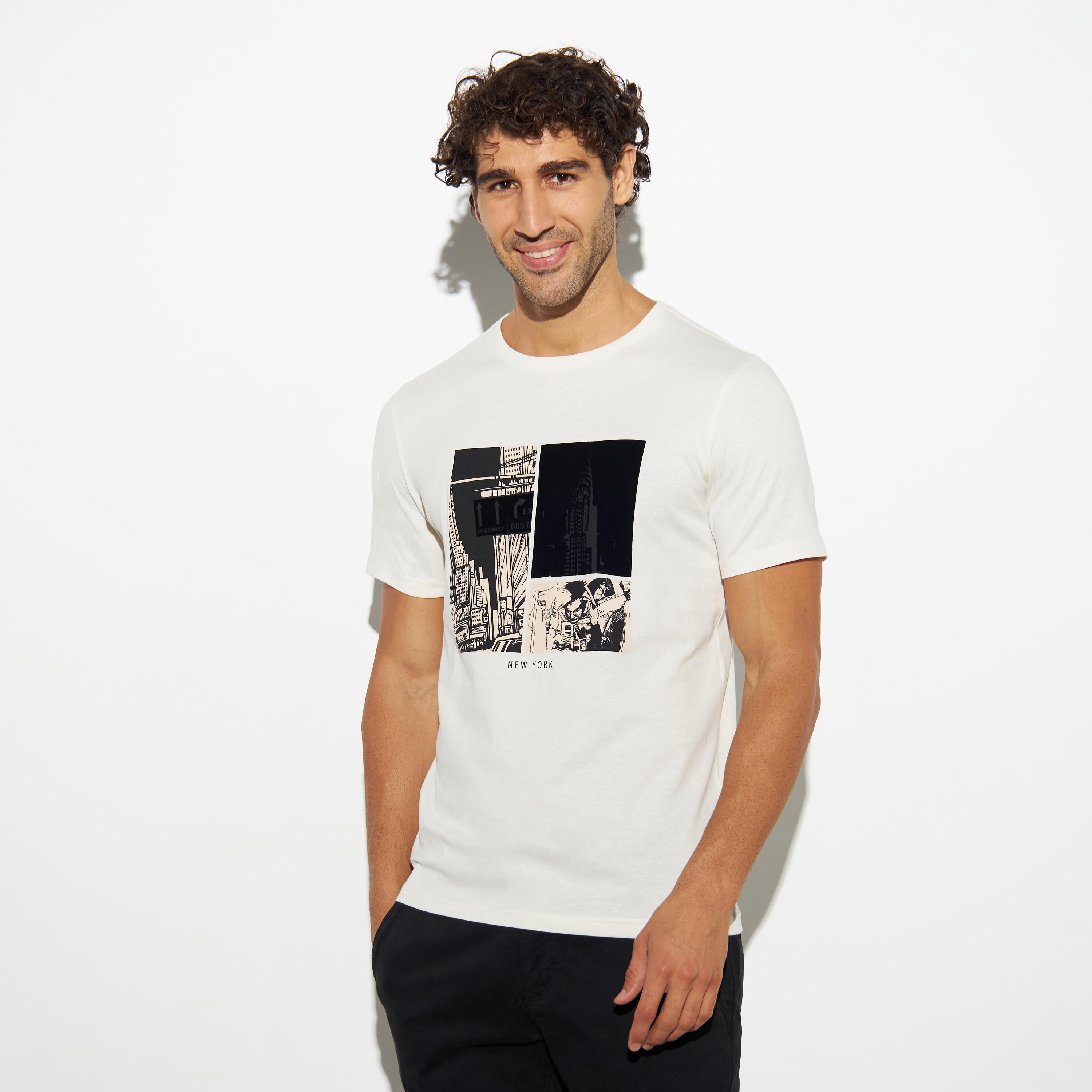 تيشيرت بياقة ضيقة وطبعات-men-clothing-tshirtsandpolos-tshirts-image-4