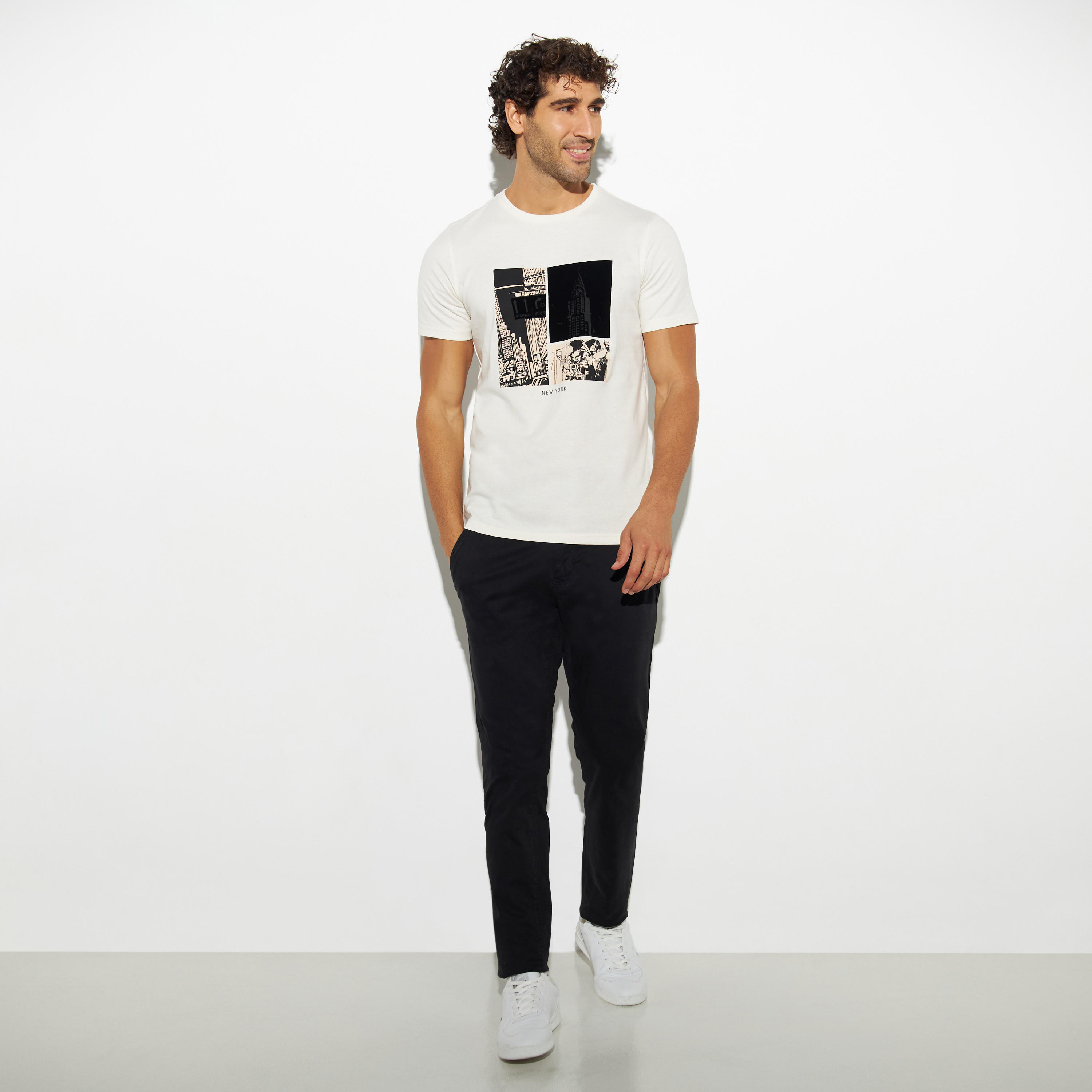 تيشيرت بياقة ضيقة وطبعات-men-clothing-tshirtsandpolos-tshirts-image-3