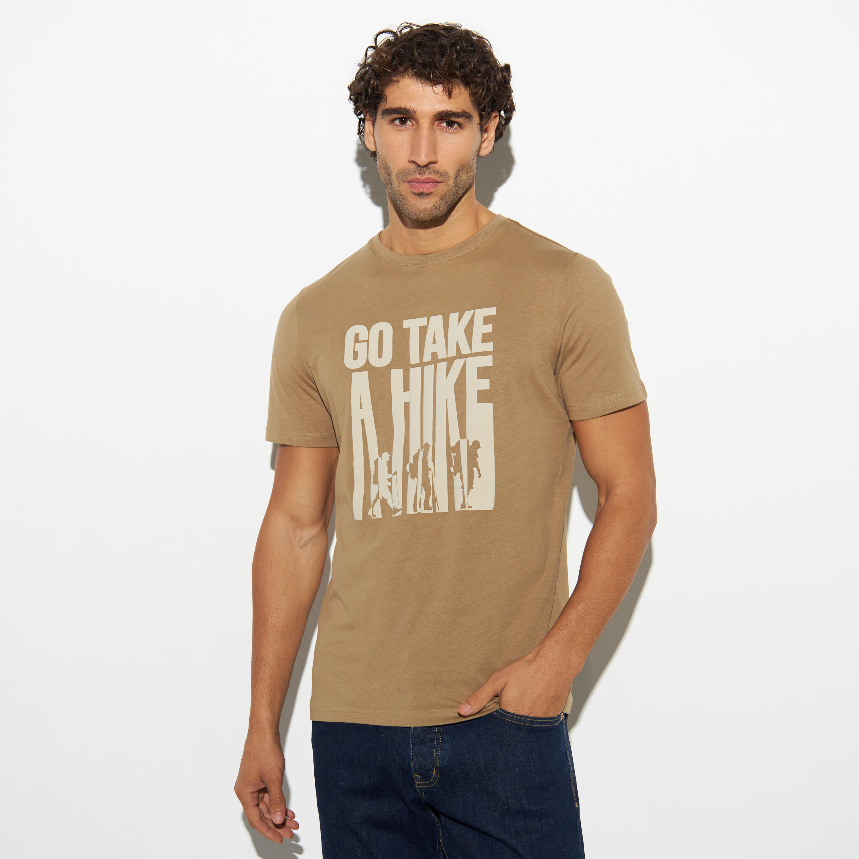 تيشيرت بياقة ضيّقة وأكمام قصيرة وطبعات-men-clothing-tshirtsandpolos-tshirts-image-1