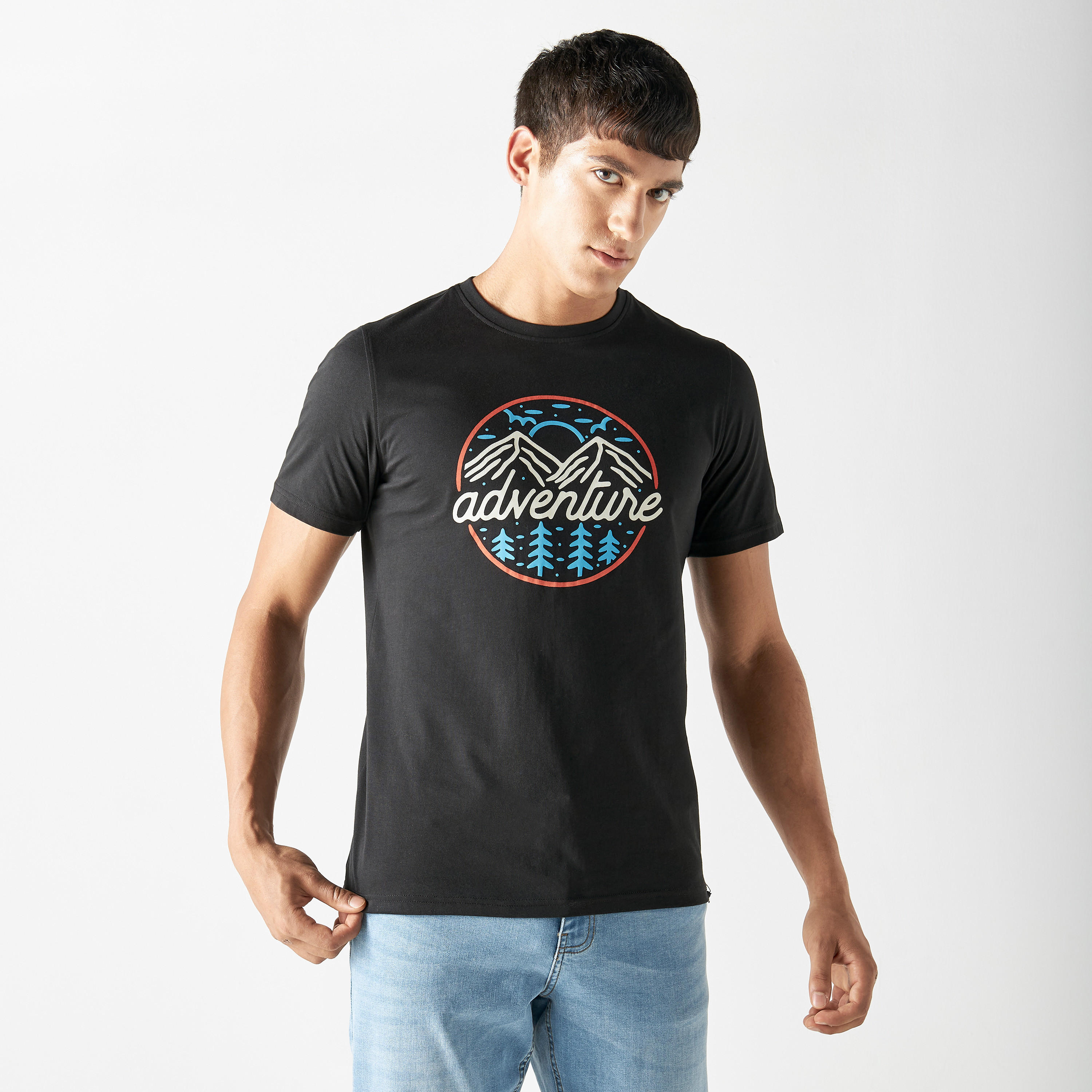 تيشيرت بياقة ضيقة وأكمام قصيرة وطبعات-men-clothing-tshirtsandpolos-tshirts-image-1