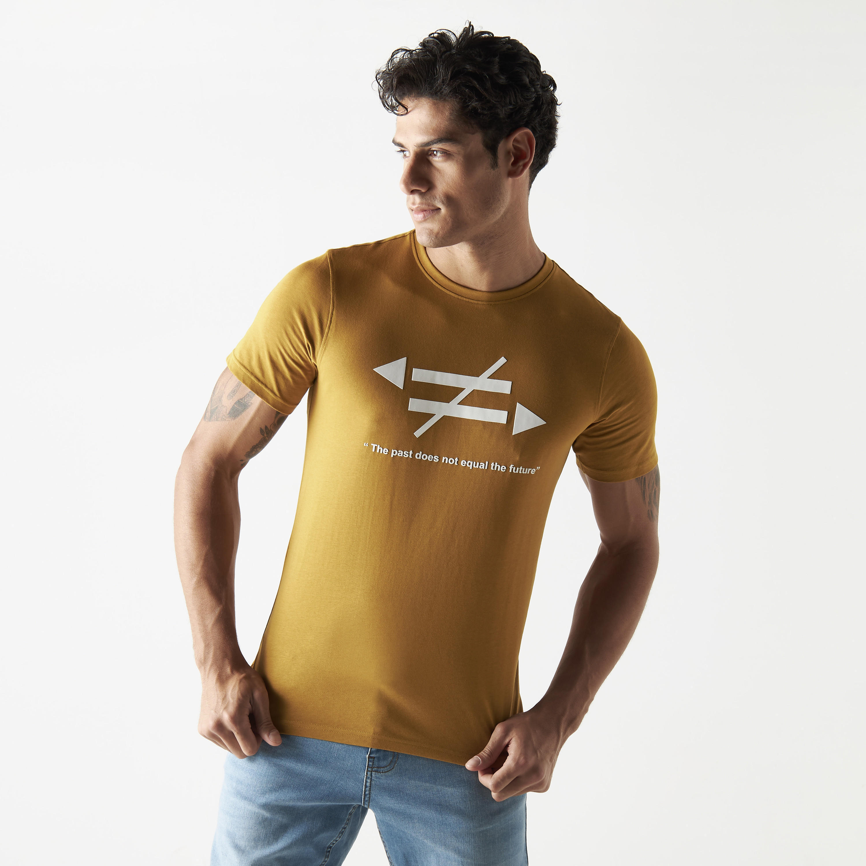 تيشيرت بياقة ضيقة وأكمام قصيرة وطبعات-men-clothing-tshirtsandpolos-tshirts-image-1
