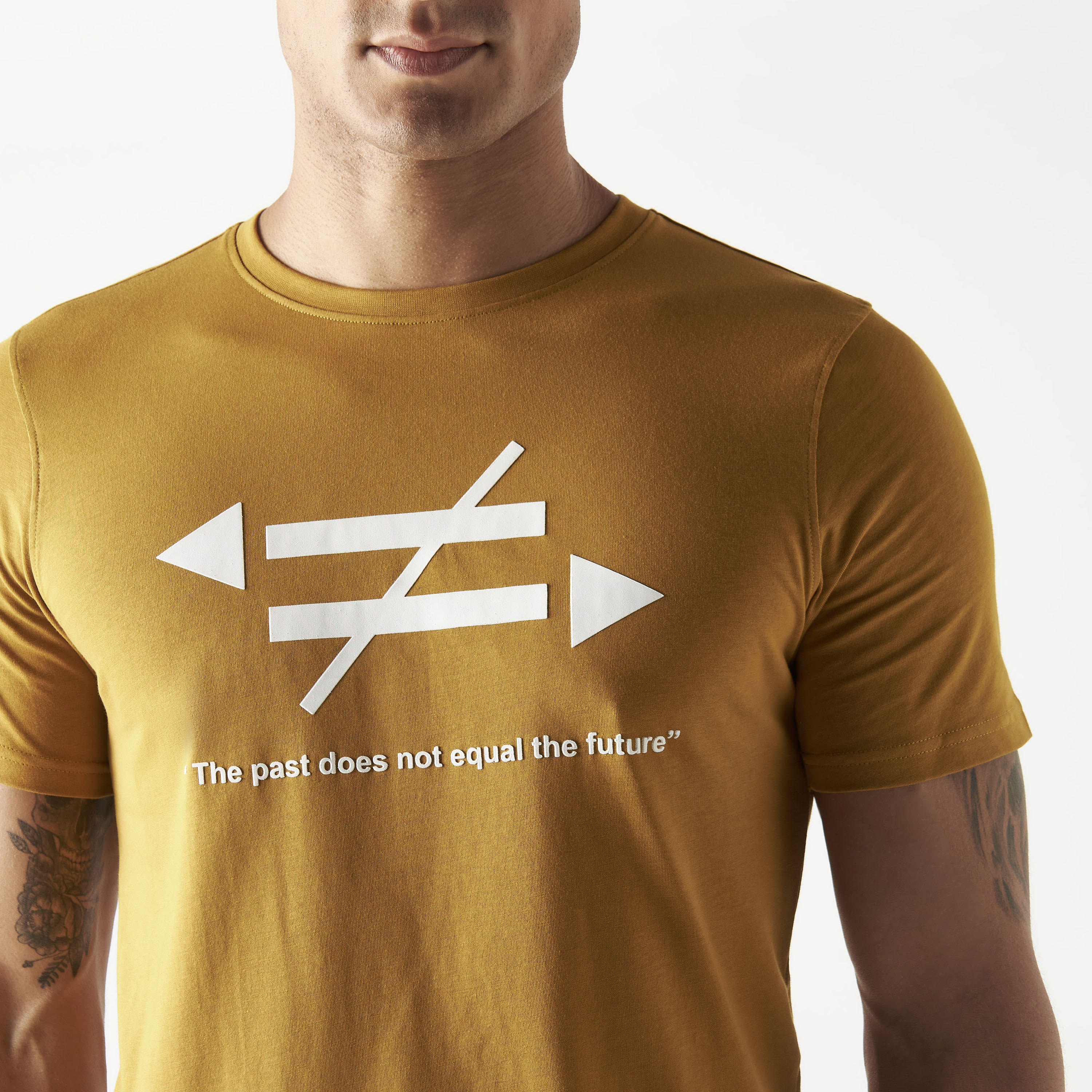 تيشيرت بياقة ضيقة وأكمام قصيرة وطبعات-men-clothing-tshirtsandpolos-tshirts-image-3