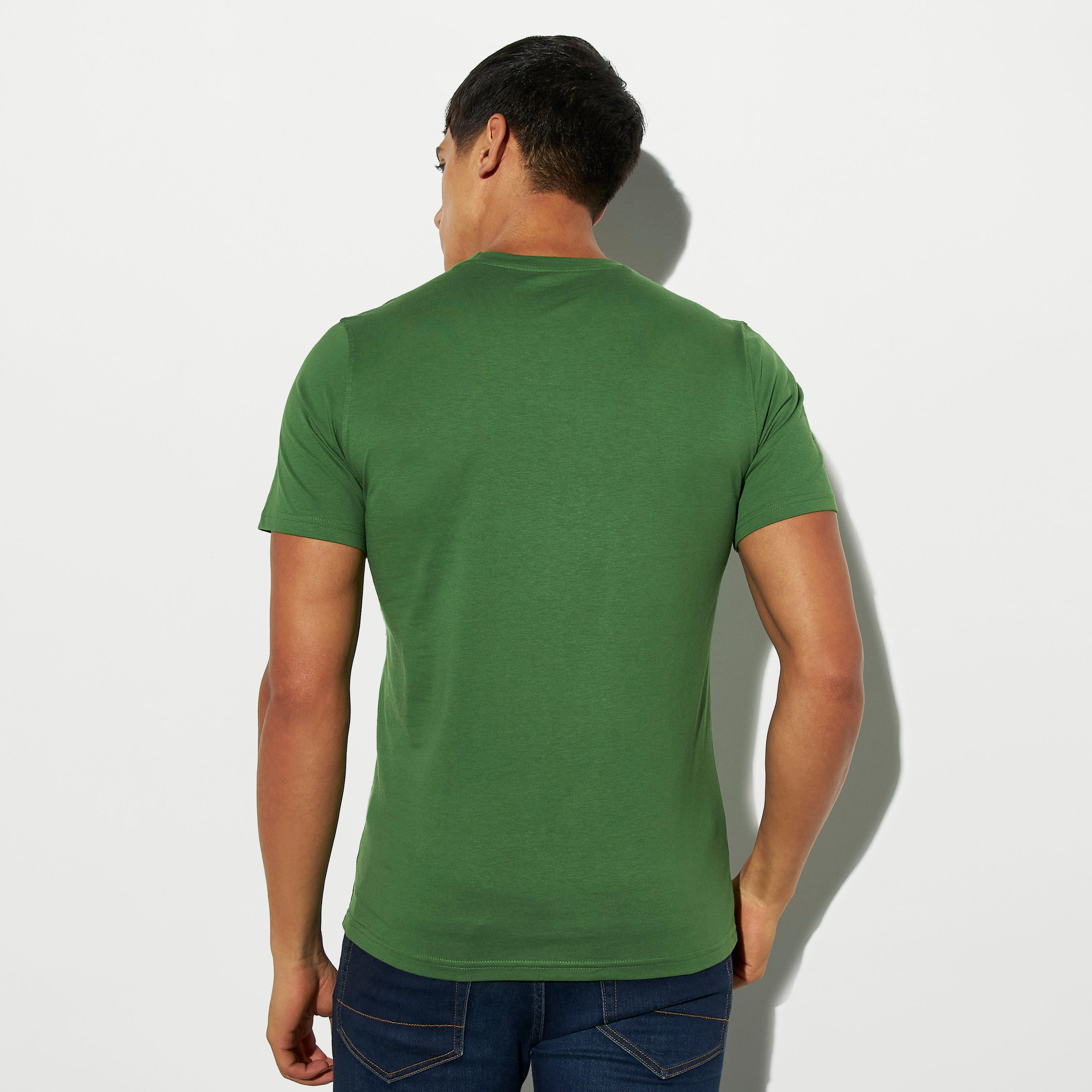 تيشيرت بطبعات وياقة ضيّقة-men-clothing-tshirtsandpolos-tshirts-image-3