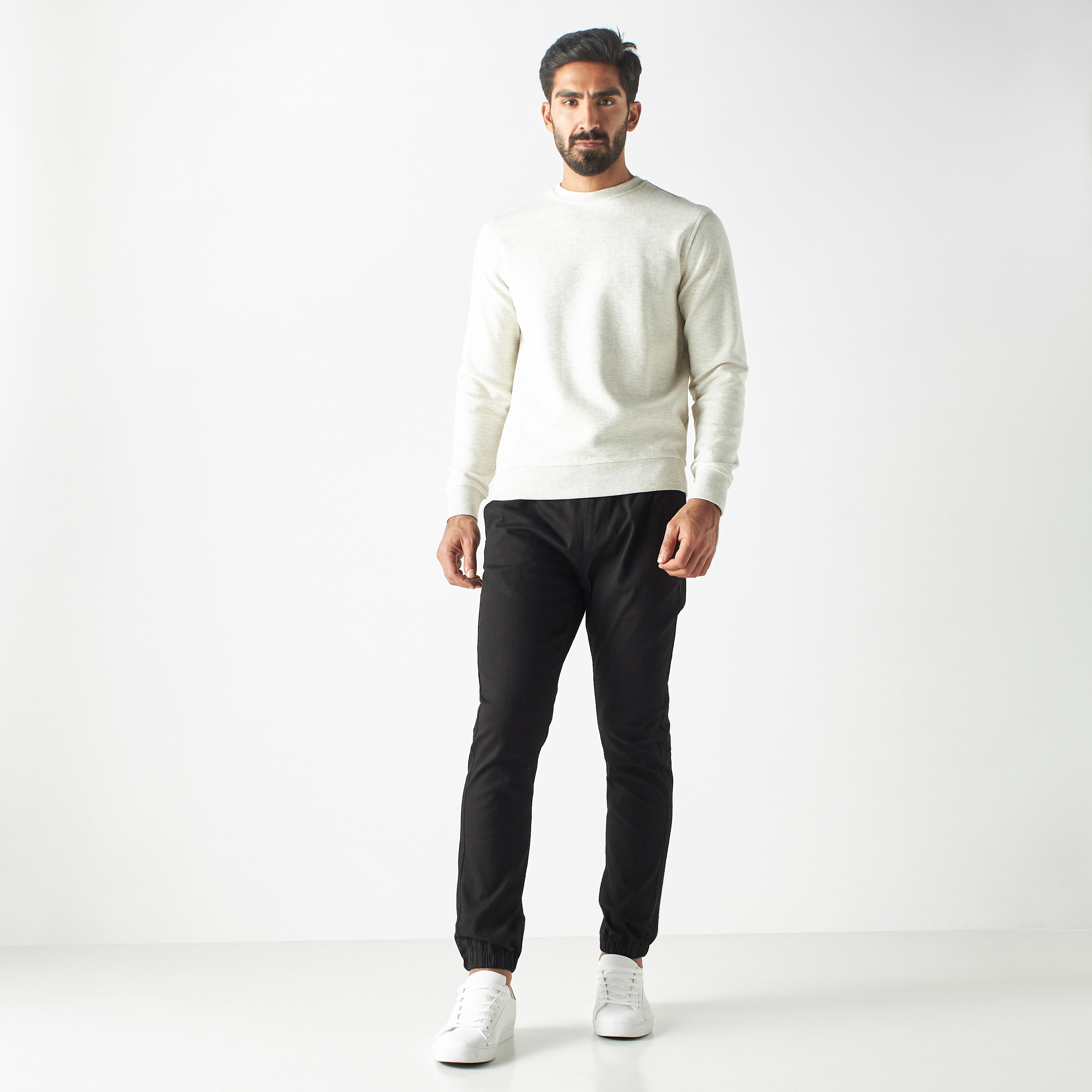 سويت شيرت بارز الملمس بياقة ضيّقة وأكمام طويلة-men-winterwear-hoodiesandsweatshirts-image-2