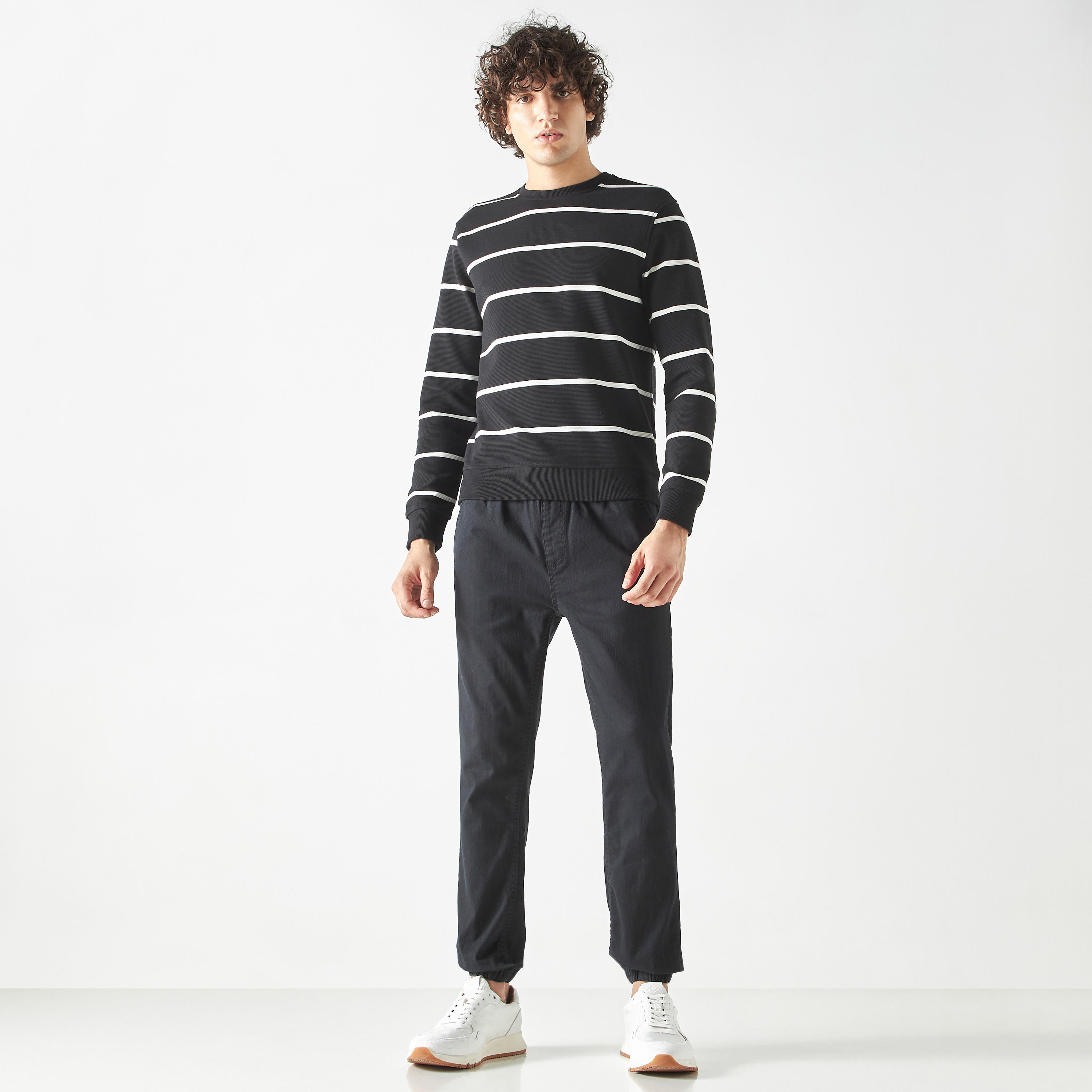 سويت شيرت مخطط بياقة ضيّقة وأكمام طويلة-men-winterwear-hoodiesandsweatshirts-image-2