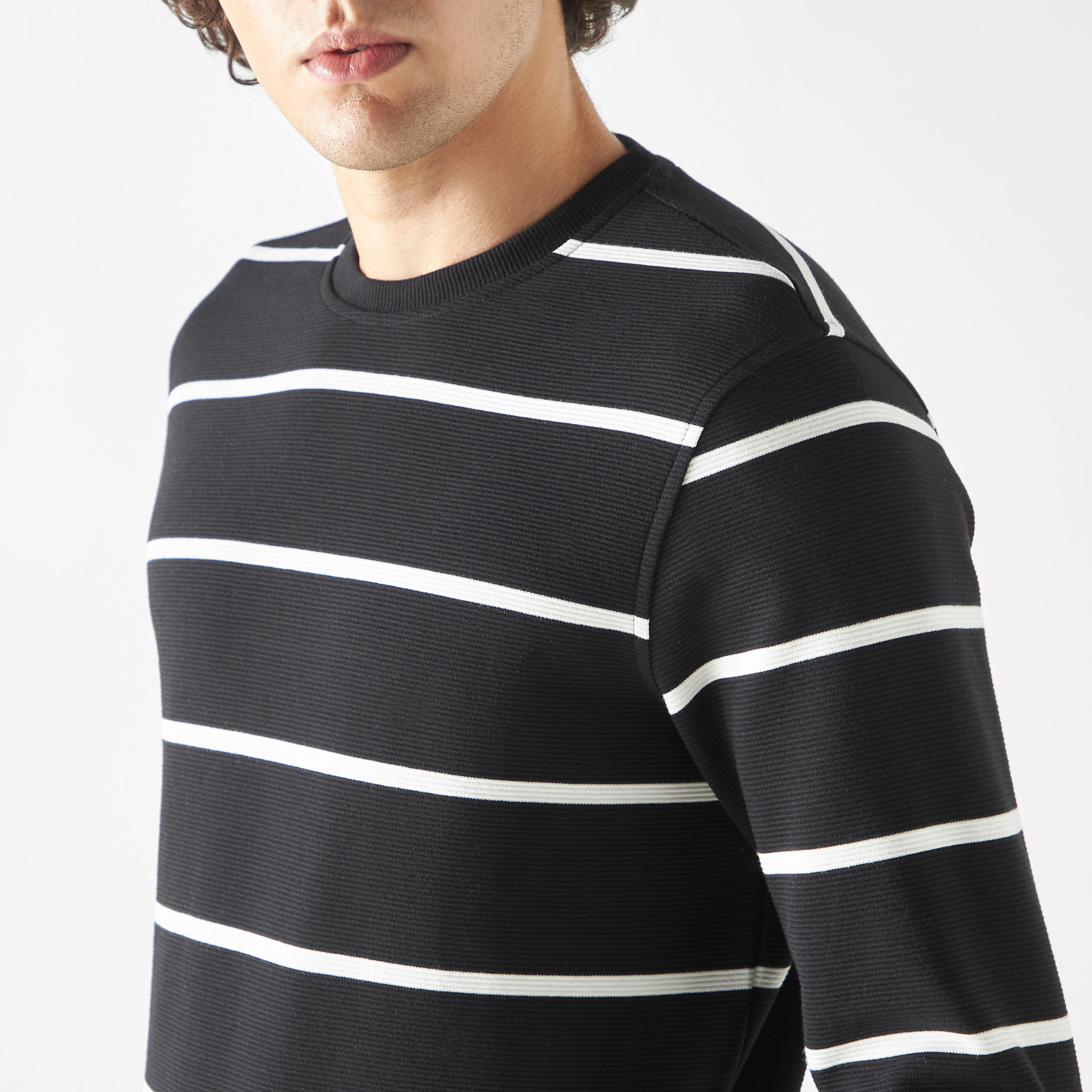 سويت شيرت مخطط بياقة ضيّقة وأكمام طويلة-men-winterwear-hoodiesandsweatshirts-image-4