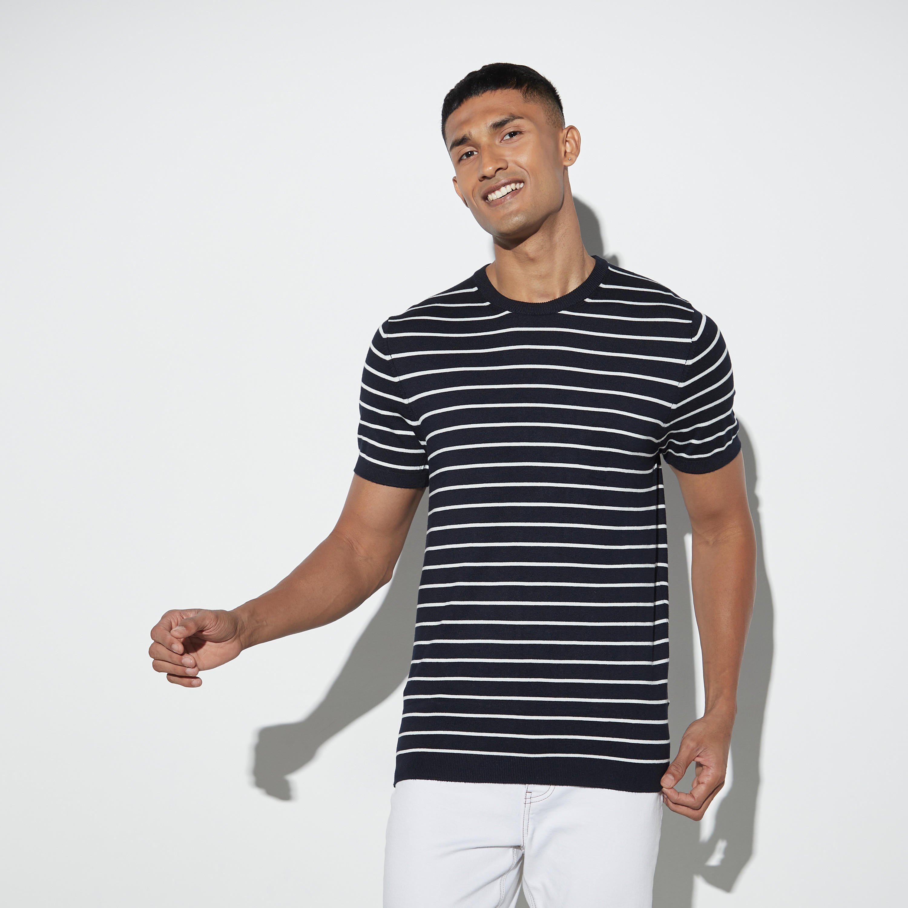كنزة مقلّمة بأكمام قصيرة وياقة ضيقة-men-clothing-tshirtsandpolos-tshirts-image-1