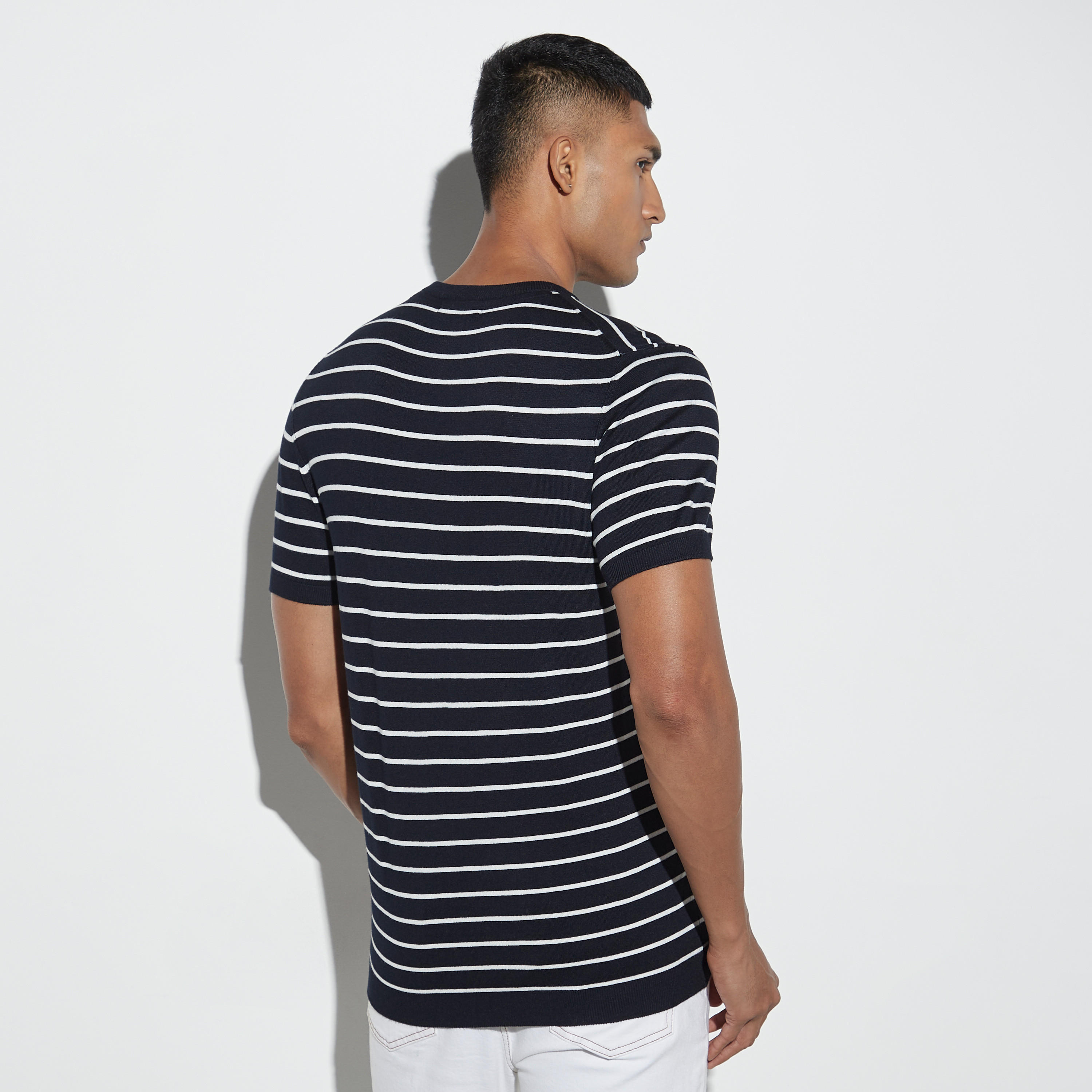 كنزة مقلّمة بأكمام قصيرة وياقة ضيقة-men-clothing-tshirtsandpolos-tshirts-image-3
