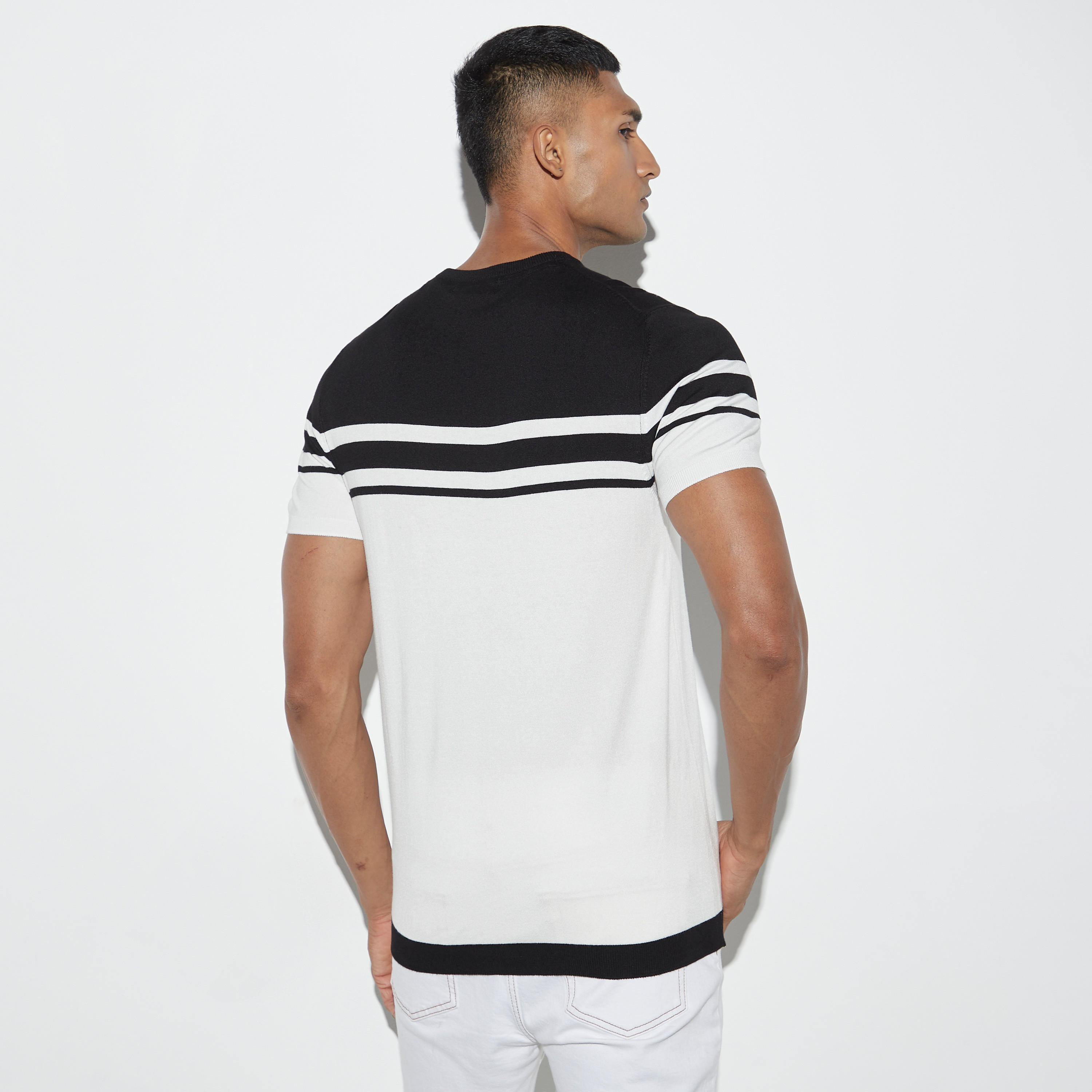 كنزة مقلّمة بأكمام قصيرة وياقة ضيقة-men-clothing-sweatersandpullovers-image-3