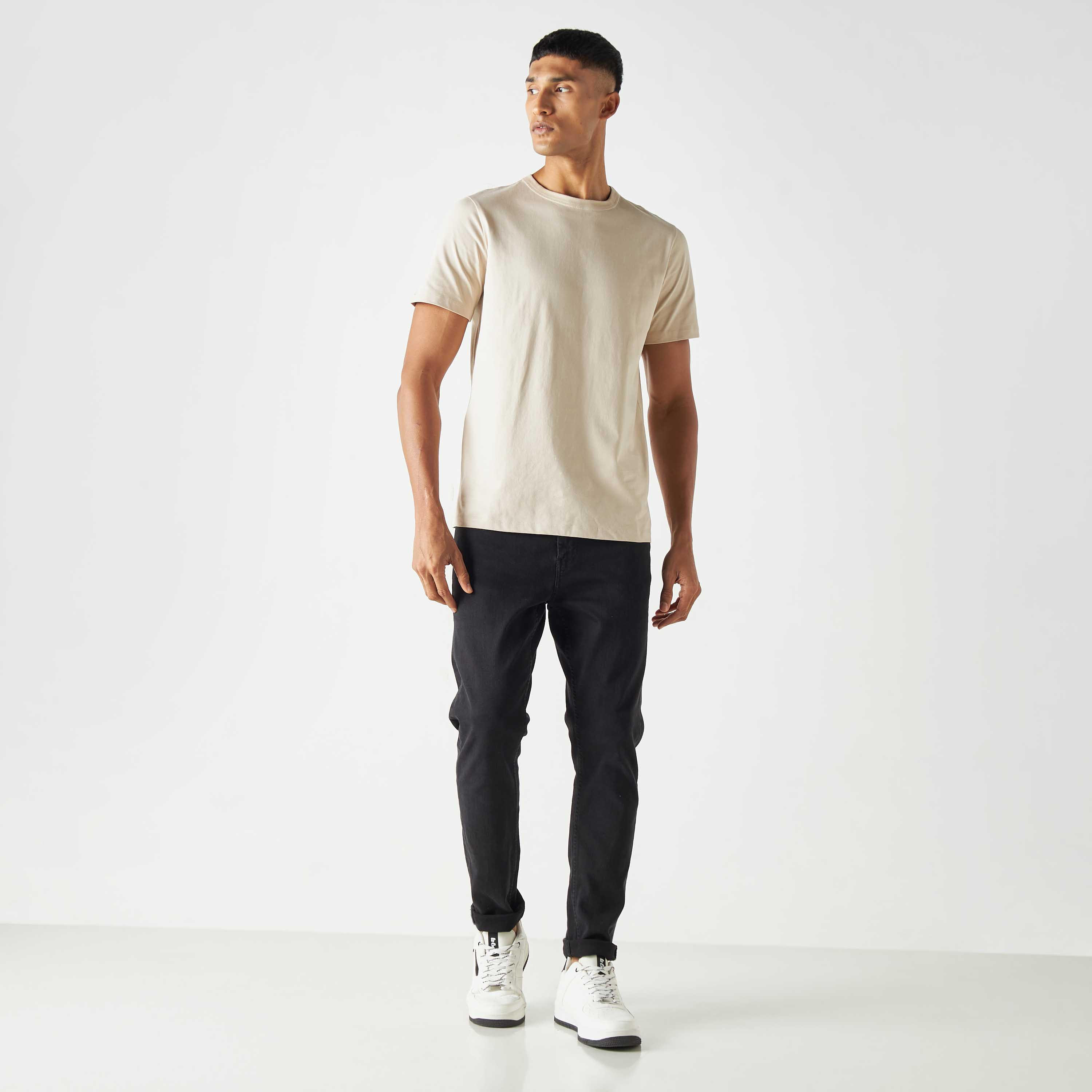 تيشيرت بياقة ضيّقة وأكمام قصيرة-men-clothing-tshirtsandpolos-tshirts-image-6