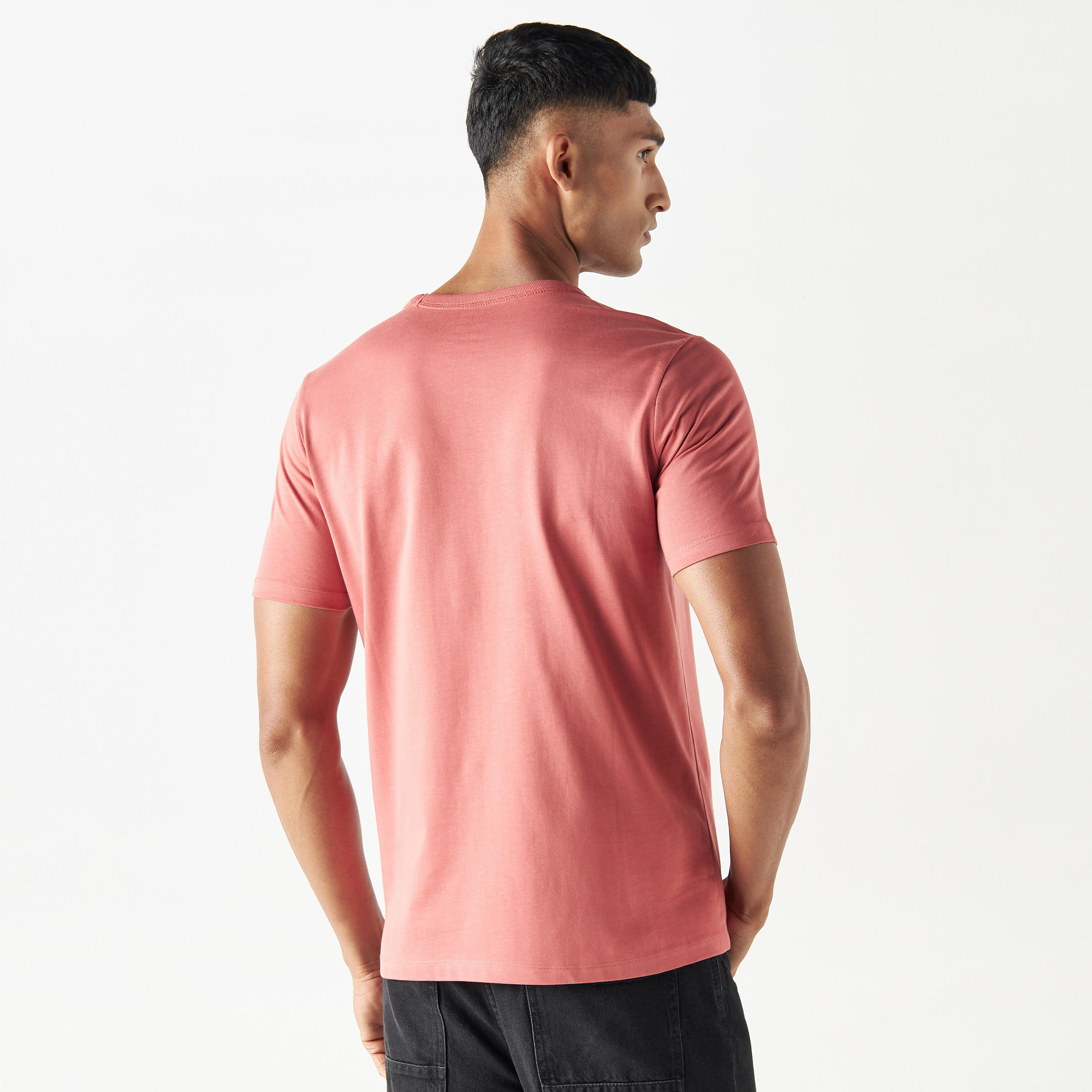 تيشيرت بياقة ضيّقة وأكمام قصيرة-men-clothing-tshirtsandpolos-tshirts-image-3