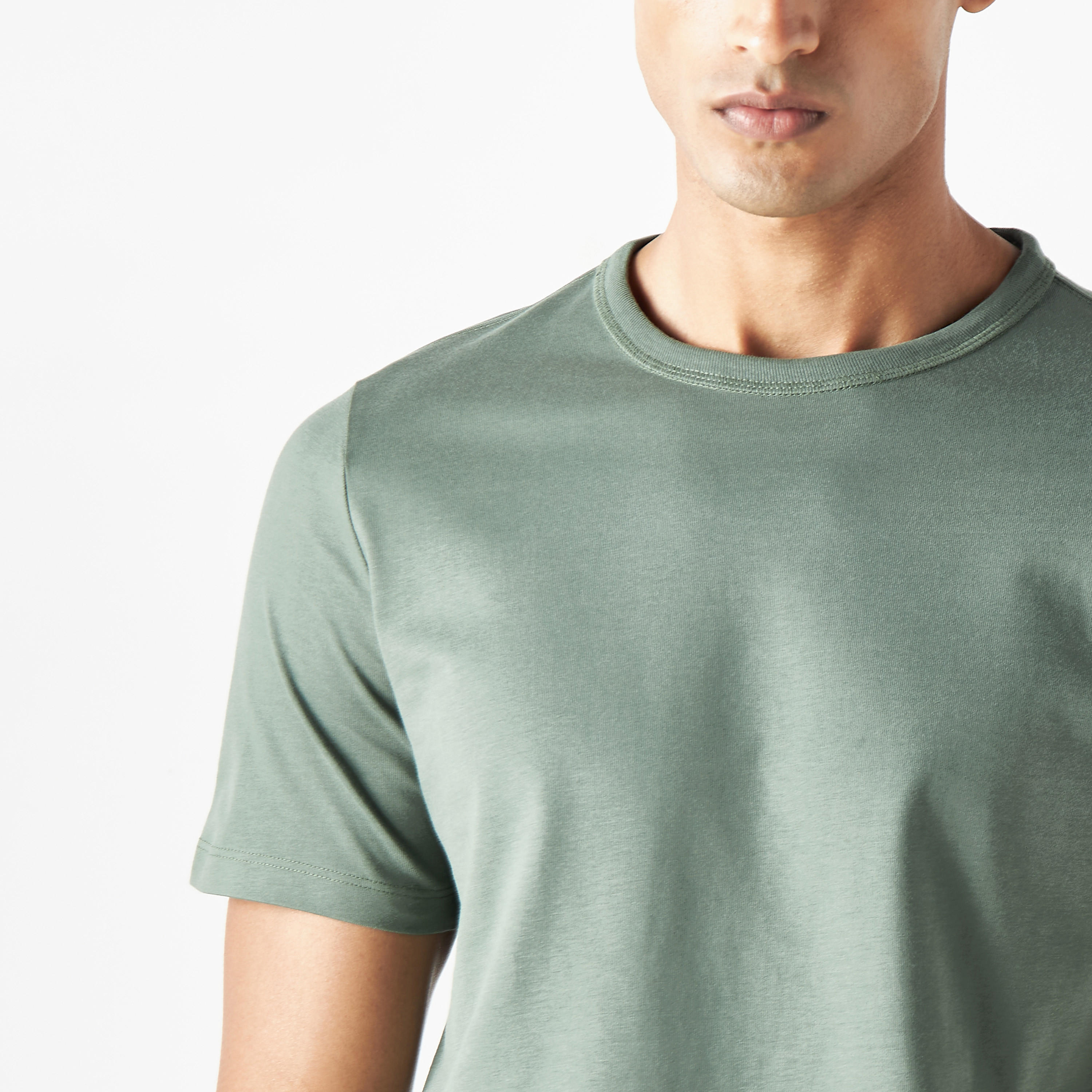 تيشيرت بياقة ضيّقة وأكمام قصيرة-men-clothing-tshirtsandpolos-tshirts-image-4
