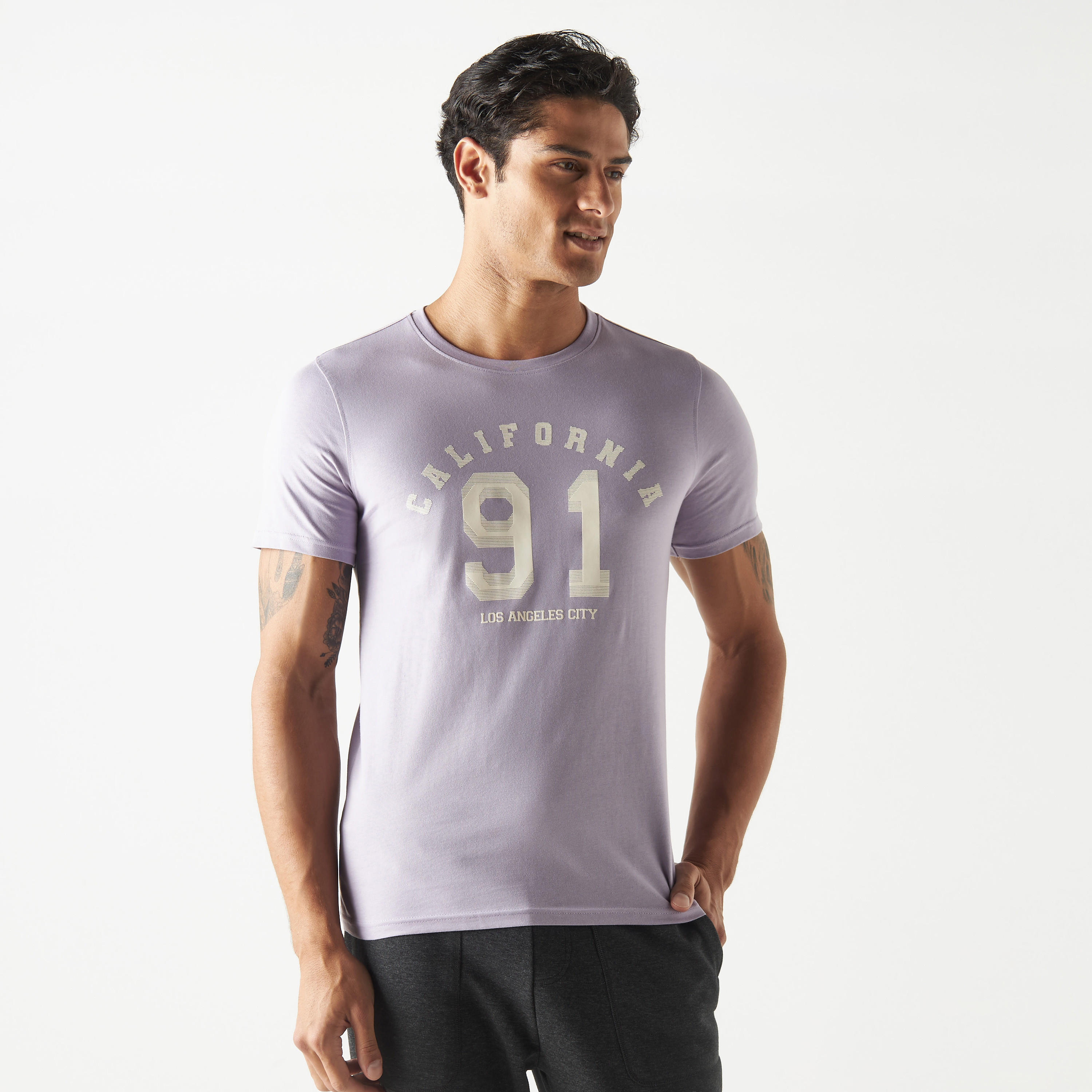 تيشيرت بياقة ضيقة وأكمام قصيرة وطبعات-men-clothing-tshirtsandpolos-tshirts-image-4