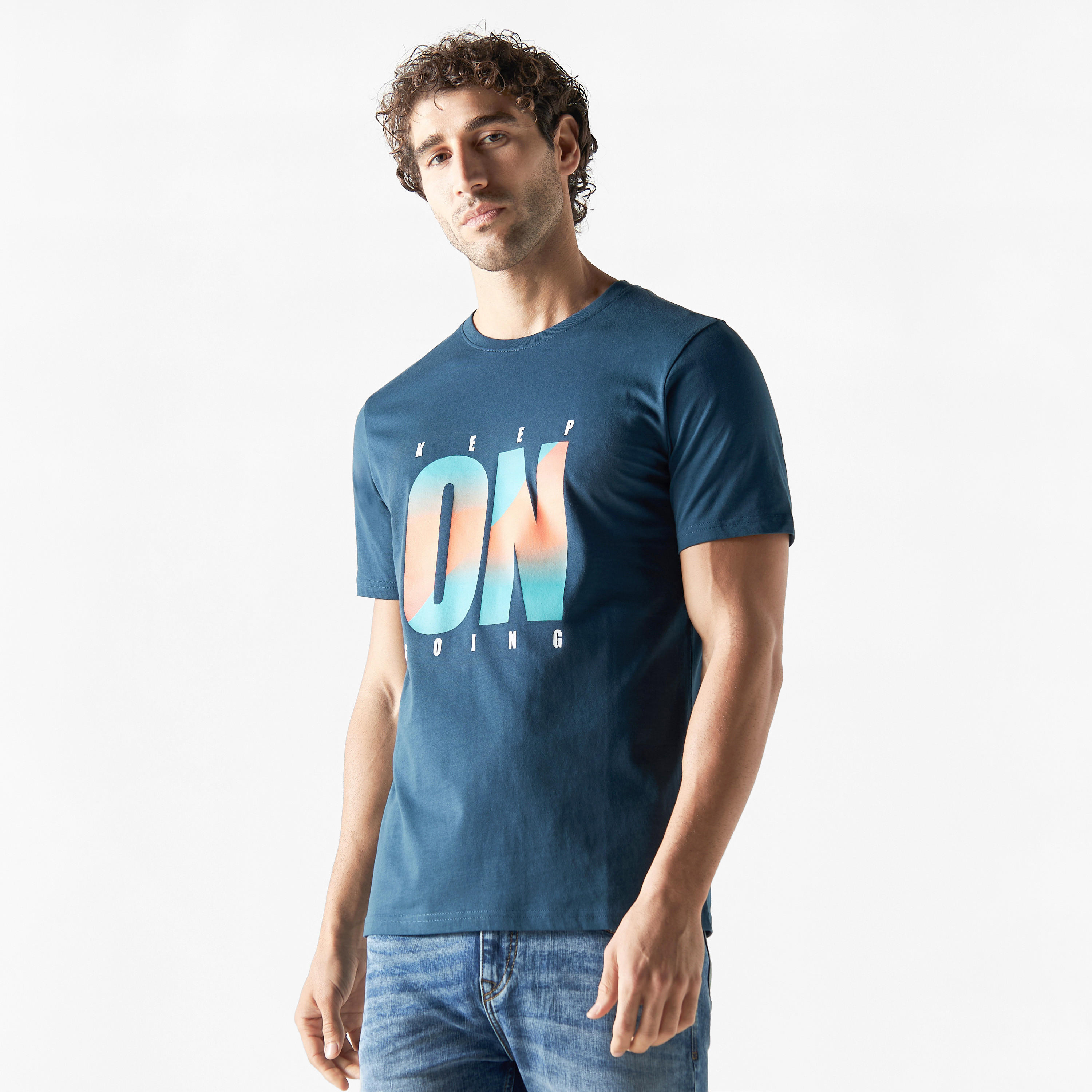 تيشيرت بياقة ضيقة وأكمام قصيرة وطبعات-men-clothing-tshirtsandpolos-tshirts-image-1