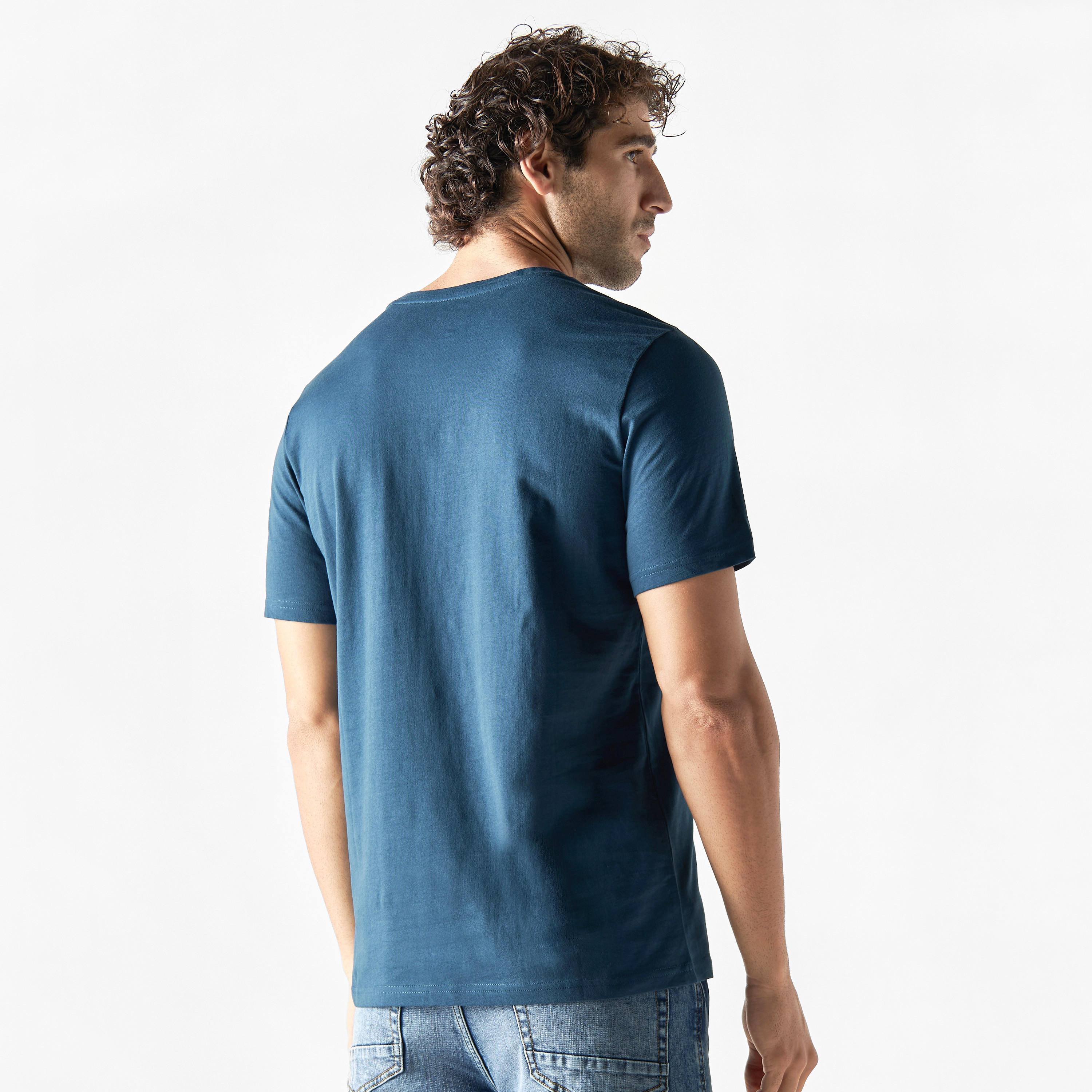 تيشيرت بياقة ضيقة وأكمام قصيرة وطبعات-men-clothing-tshirtsandpolos-tshirts-image-3
