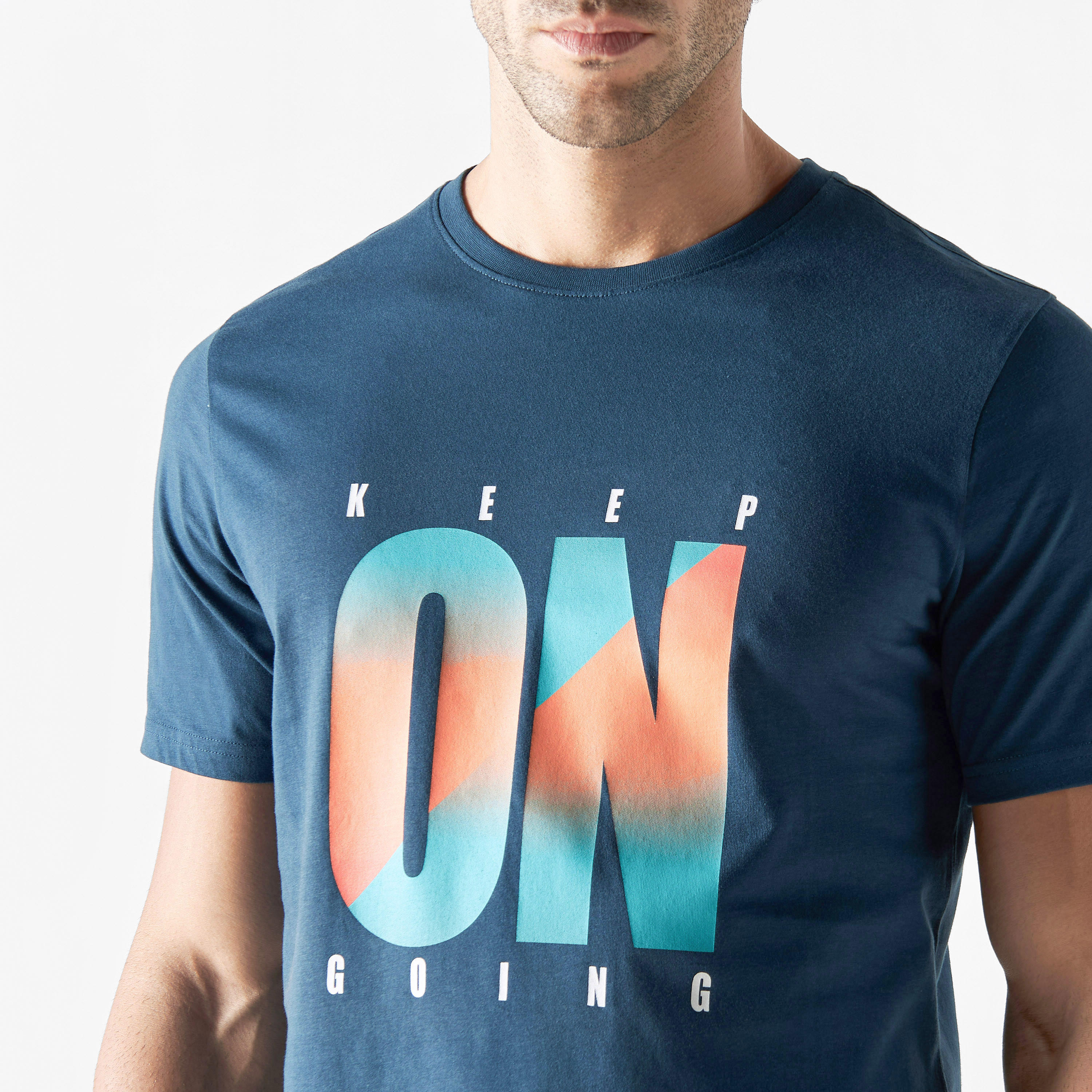 تيشيرت بياقة ضيقة وأكمام قصيرة وطبعات-men-clothing-tshirtsandpolos-tshirts-image-4