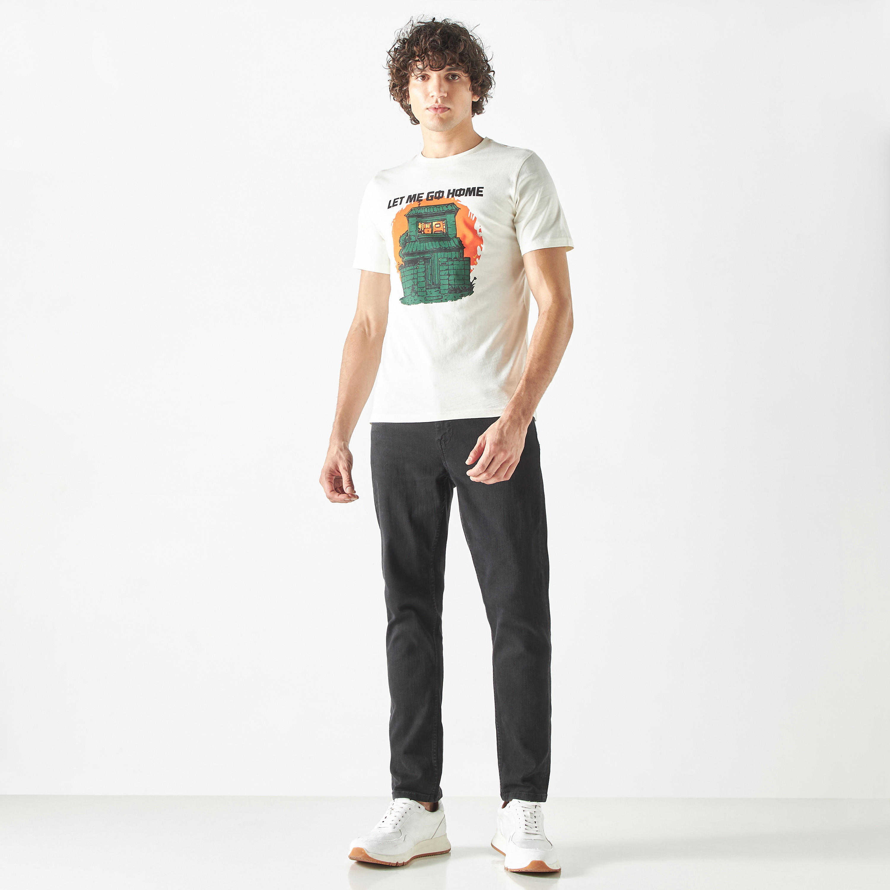 تيشيرت بياقة ضيقة وأكمام قصيرة وطبعات-men-clothing-tshirtsandpolos-tshirts-image-2