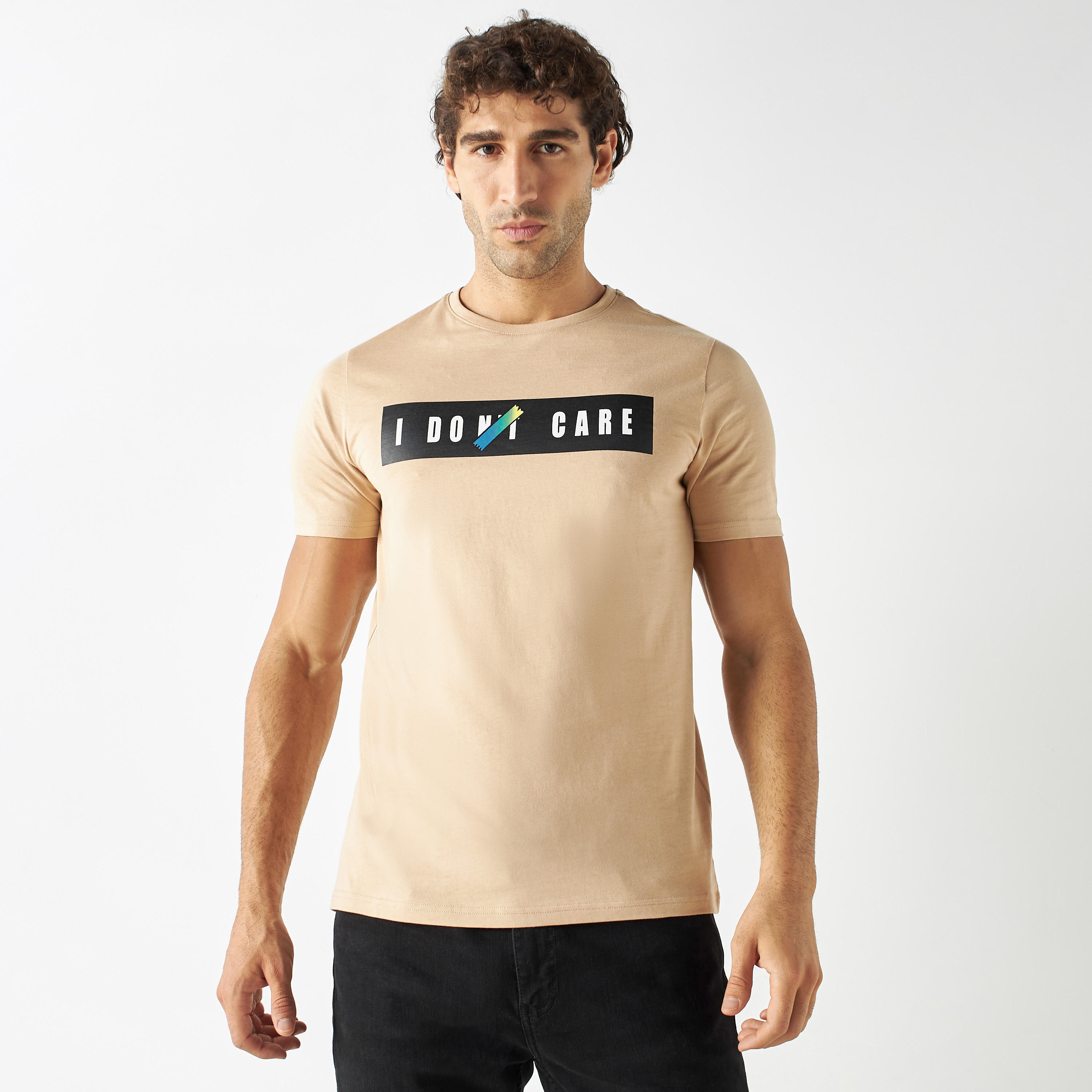 تيشيرت بياقة ضيّقة وأكمام قصيرة وطبعات من لي كوبر-men-clothing-tshirtsandpolos-tshirts-image-1