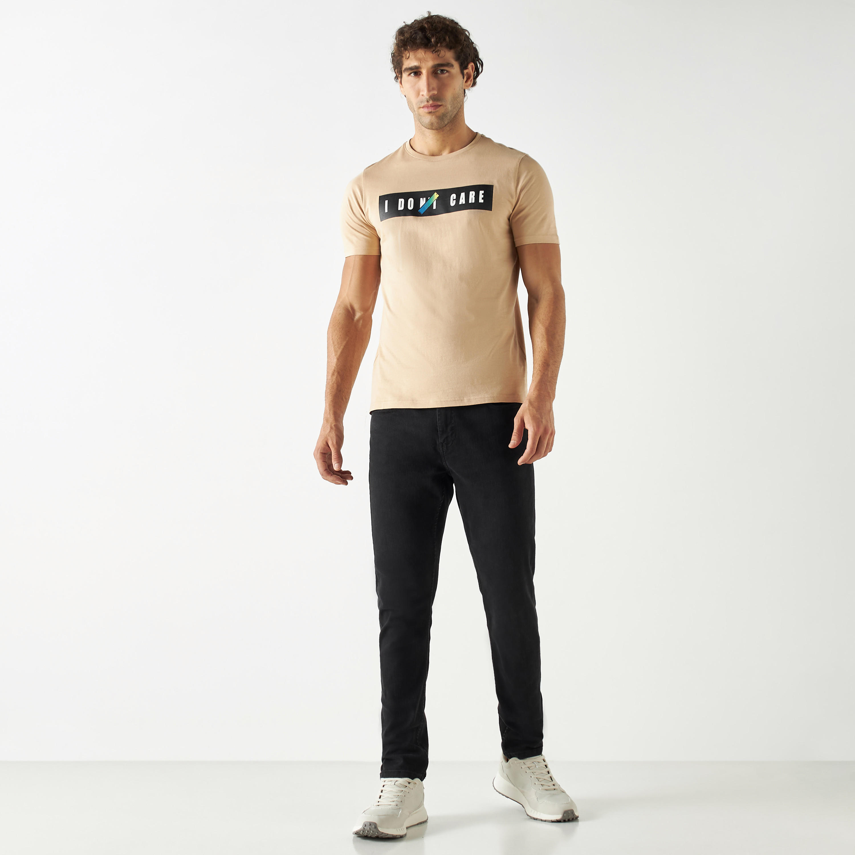 تيشيرت بياقة ضيّقة وأكمام قصيرة وطبعات من لي كوبر-men-clothing-tshirtsandpolos-tshirts-image-2