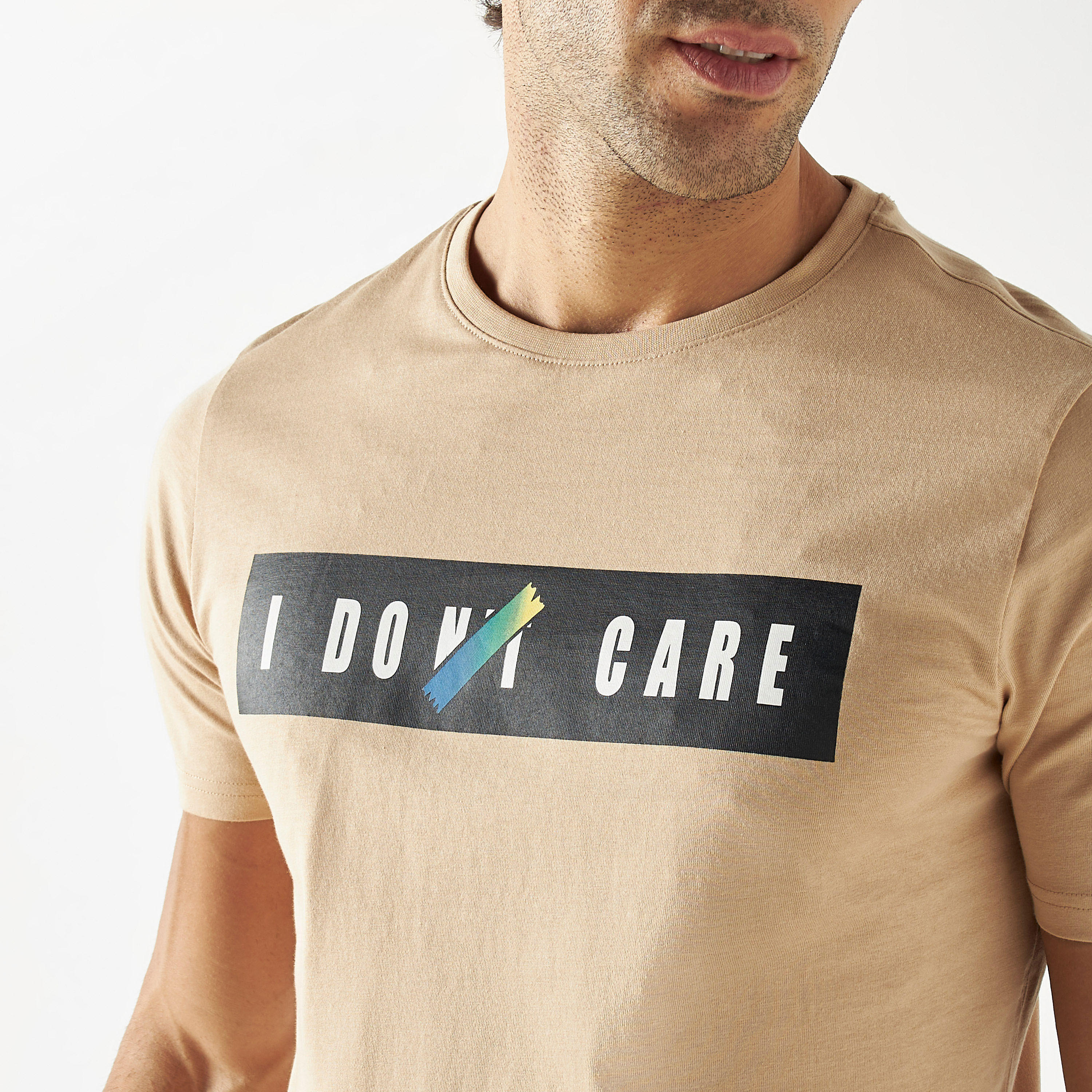 تيشيرت بياقة ضيّقة وأكمام قصيرة وطبعات من لي كوبر-men-clothing-tshirtsandpolos-tshirts-image-4