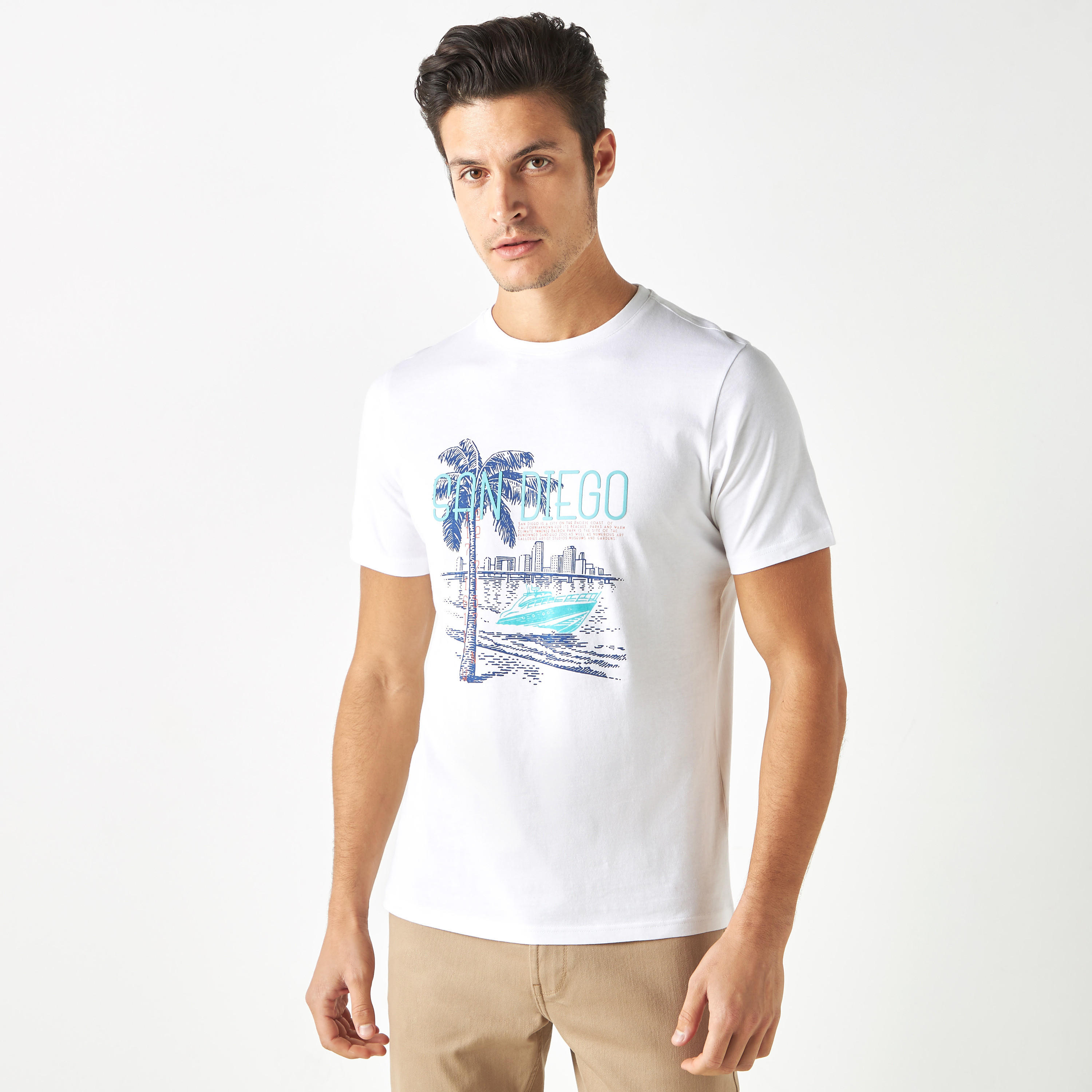 تيشيرت بياقة ضيقة وأكمام قصيرة وطبعات-men-clothing-tshirtsandpolos-tshirts-image-1