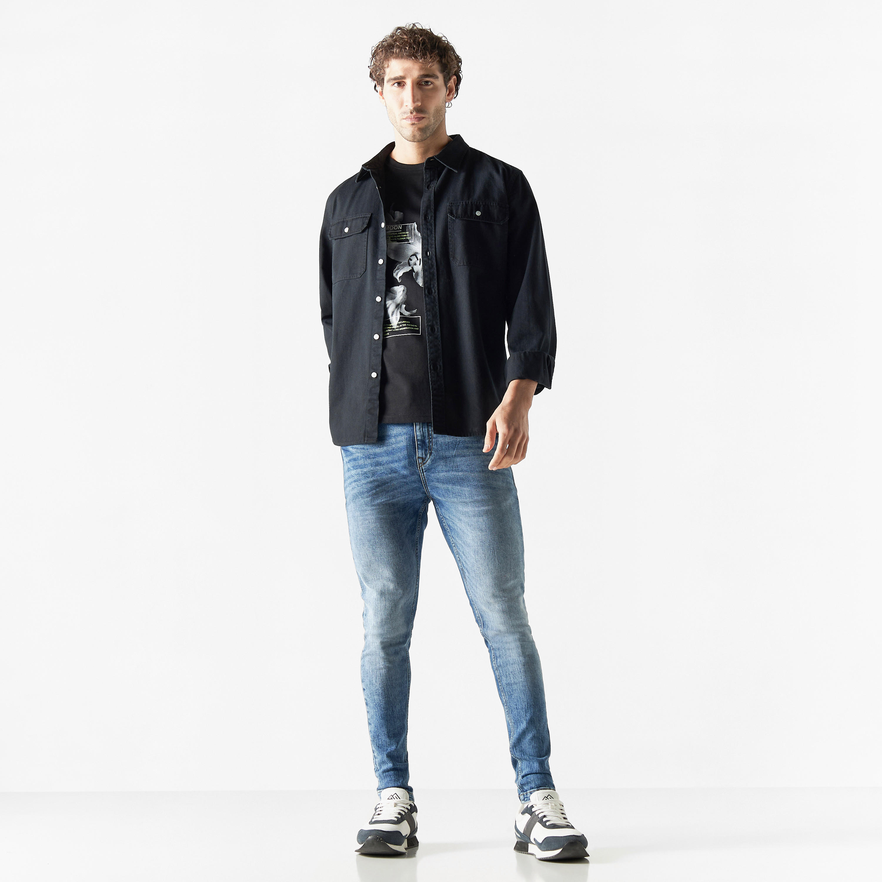 تيشيرت بياقة ضيّقة وأكمام قصيرة وطبعات-men-clothing-tshirtsandpolos-tshirts-image-3